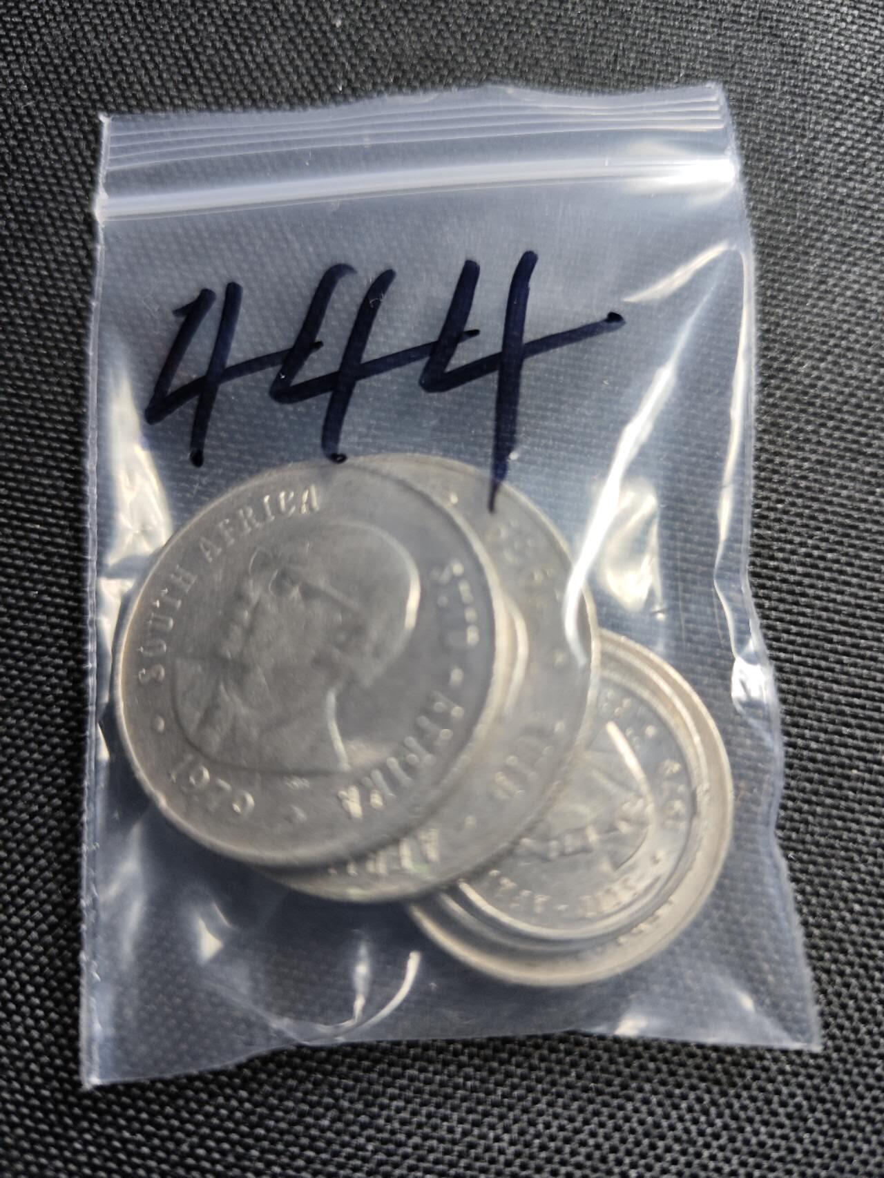 KK钱币收藏小铺   套币专场 2月预留时间 周末发货  1979南非大小面值清年套 总统迪德里希斯