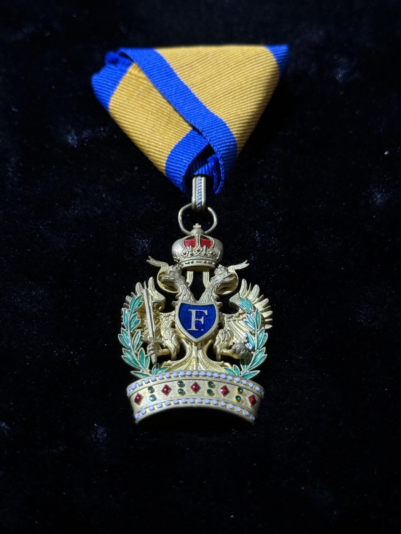 戎马世界章牌大赏，第112期 铁皇冠勋章，铜制复刻