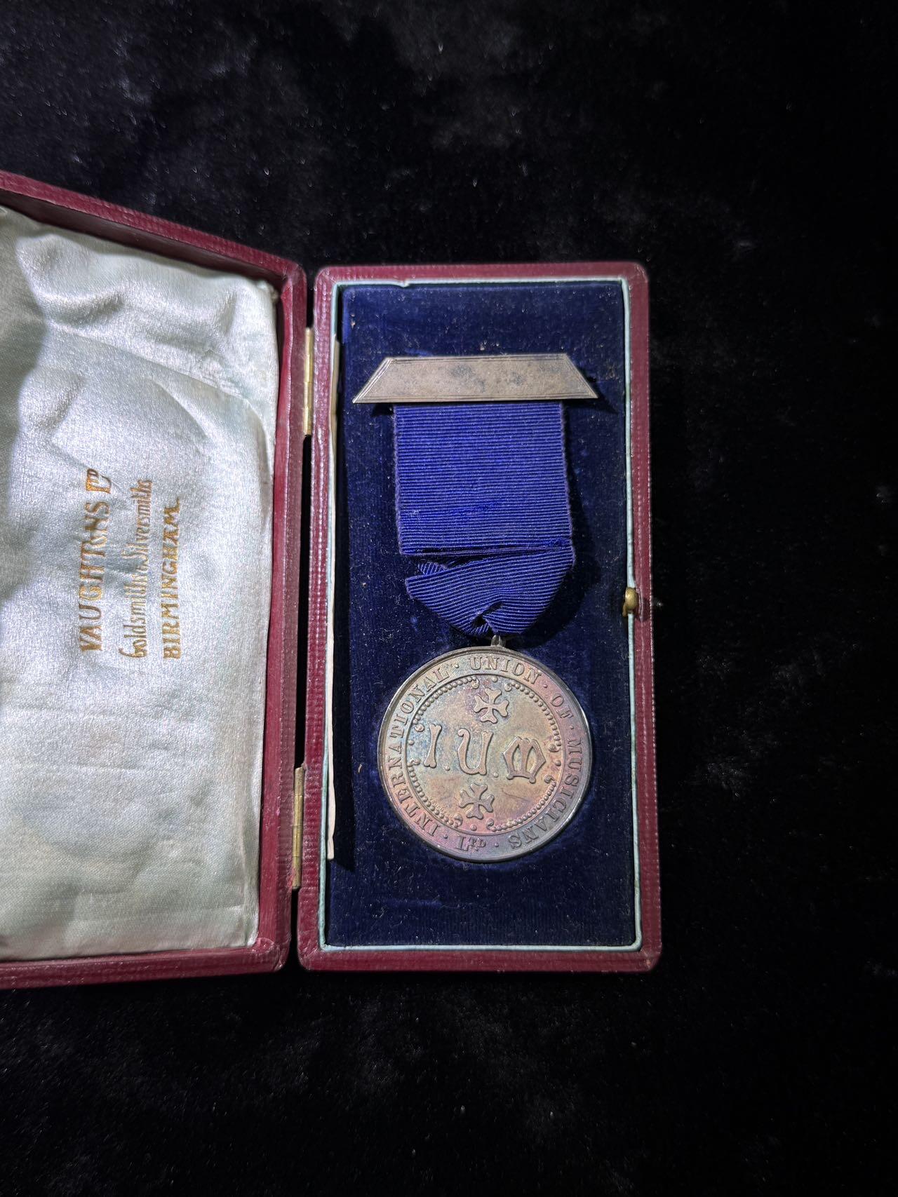 戎马世界章牌大赏，第112期 英国奖章，银制，极品包浆