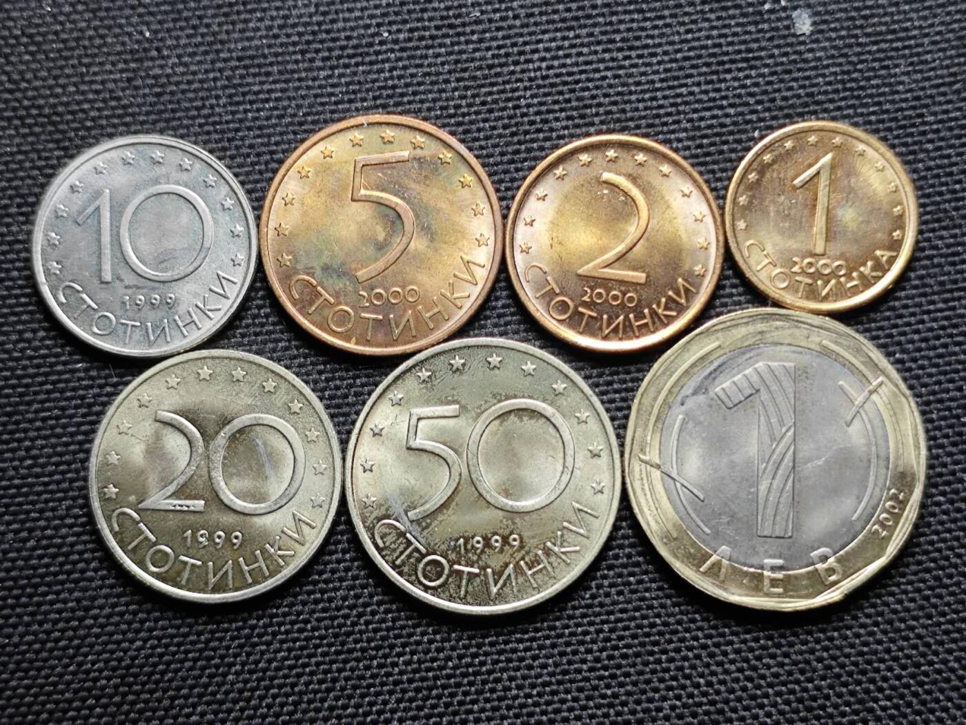 KK钱币收藏小铺   套币专场 2月预留时间 周末发货  保加利亚大小面值一套 好品