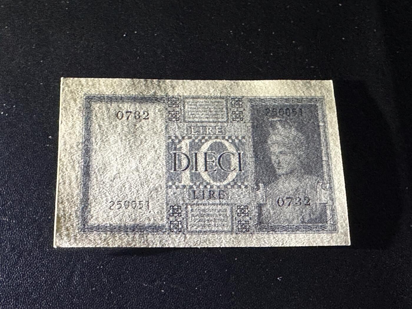 《外钞收藏家》第六百二十期（畅拍场）（长期征集拍品、欢迎藏友们联系合作） 意大利10和10万里拉 2张一起 AU品相