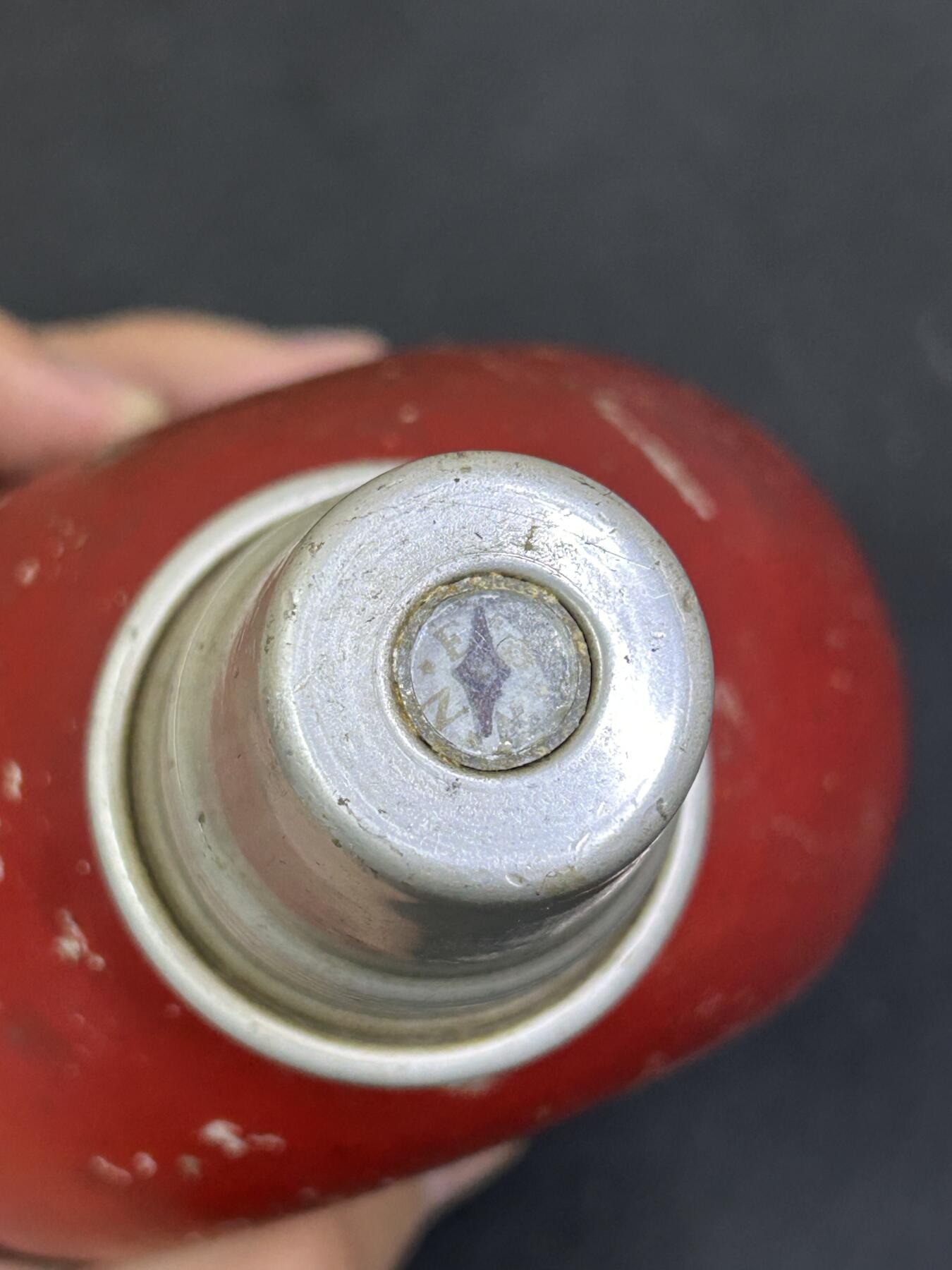 西秦中古拍卖第八十一期  不忘历史·抗战收藏 抗战时期 日本军官将校水壶 带指南针壶盖