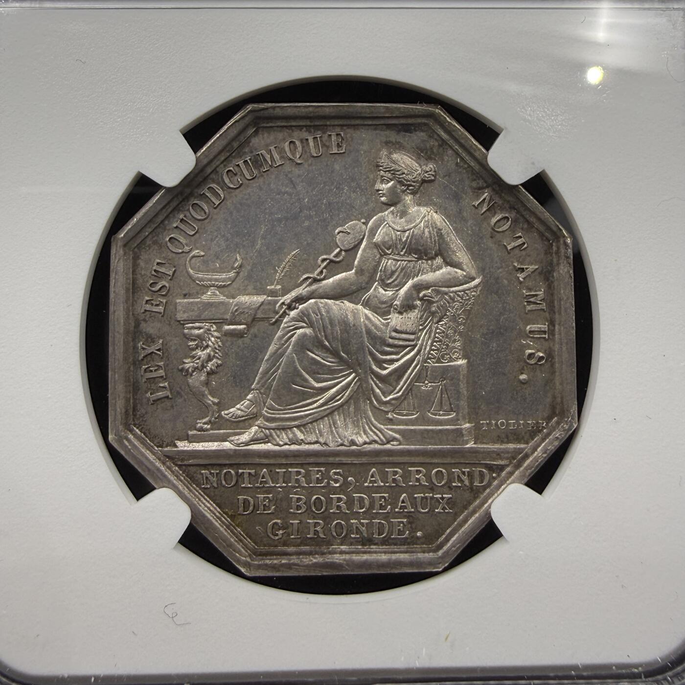 「木头集藏」“春启藏心”——章牌精品专场 法国波尔多公证人工会八角银章，MS 63，直径：34 mm，正面拉丁语：LEX EST QUODCUMQUE NOTAMUS，译为“我们所记录的，即是法律”，背面：吉伦特省波尔多区公证人协会，品相不错。