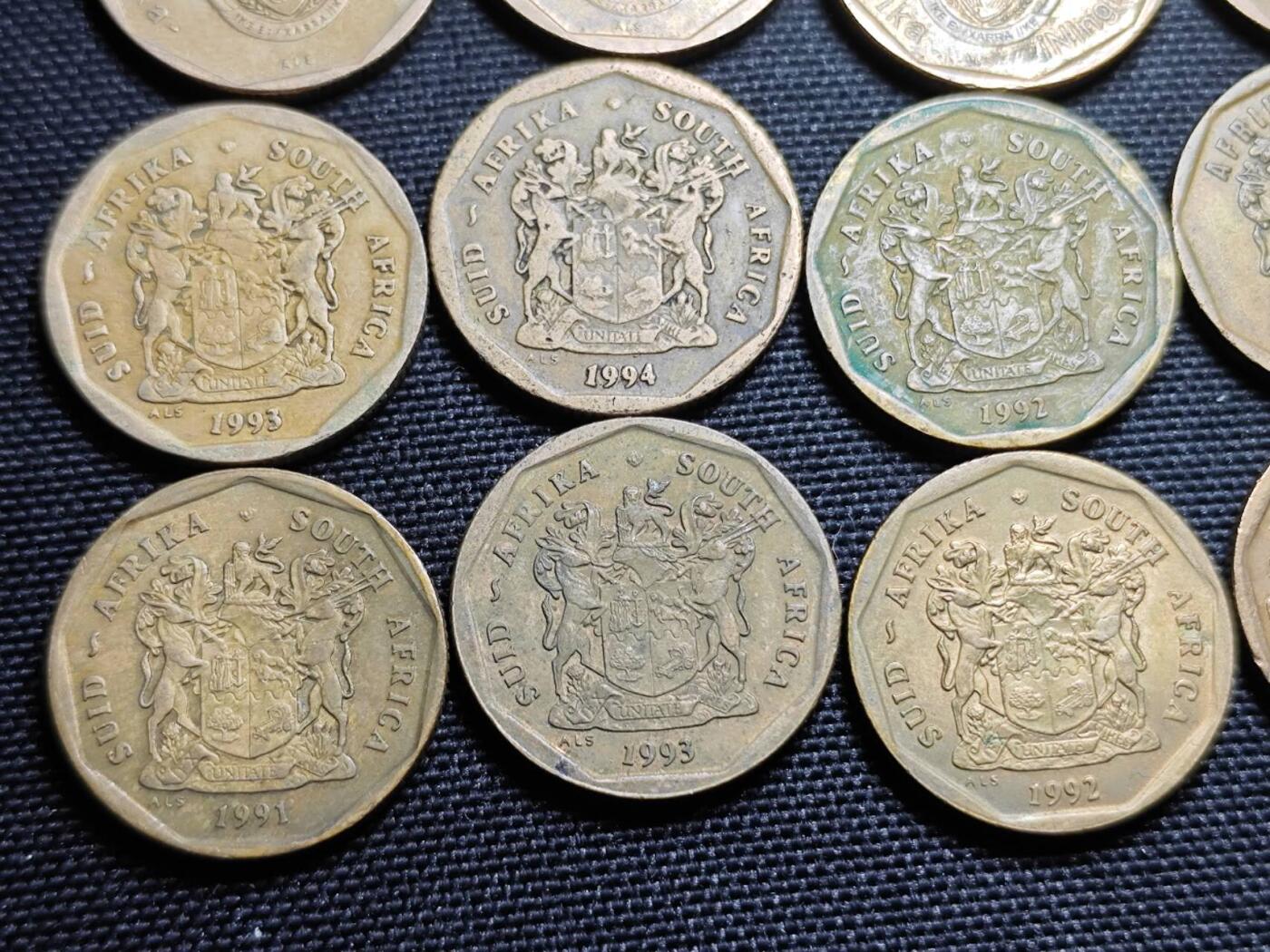 KK钱币收藏小铺   套币专场 2月预留时间 周末发货  南非50分 大小数字一组15枚