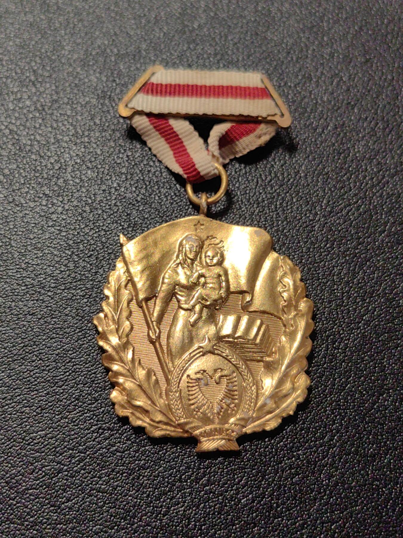 靖甫拍卖第七场 阿尔巴尼亚一级光荣母亲勋章