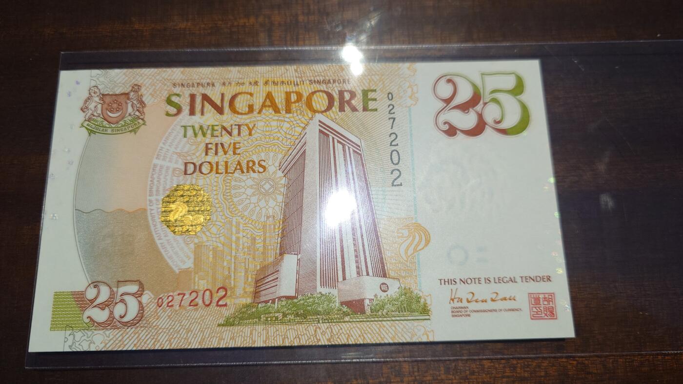 世界钱币～微拍第241期暨2026年第22期  部分新货（群里挑剩）陆续上架 新加坡金管局25周年纪念钞 全新绝品无斑原装册 全程无4尾号202