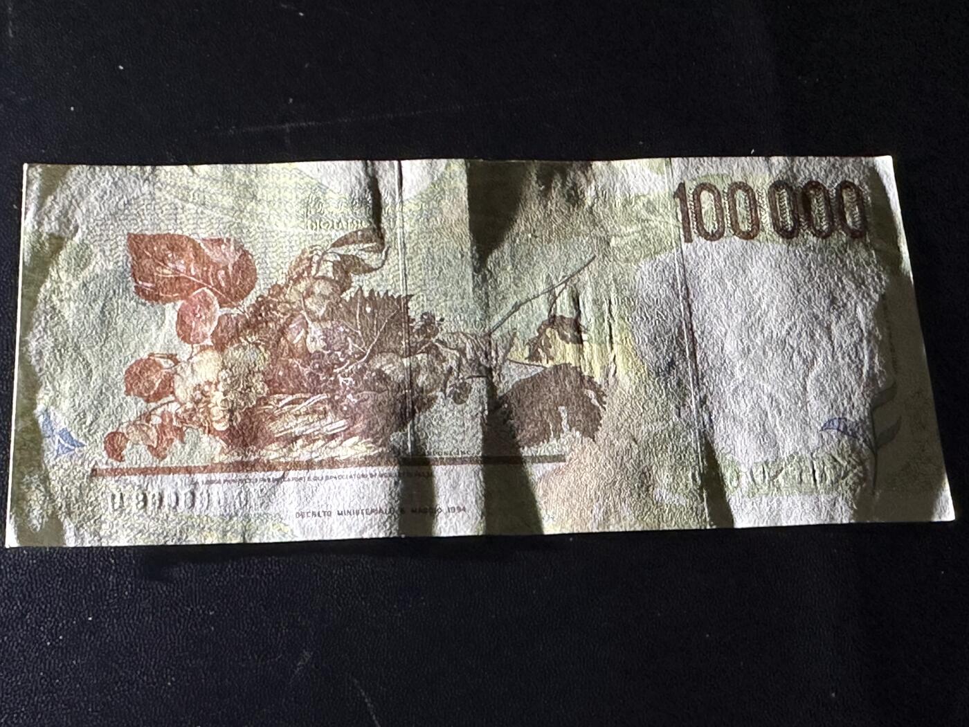 《外钞收藏家》第六百二十期（畅拍场）（长期征集拍品、欢迎藏友们联系合作） 意大利10和10万里拉 2张一起 AU品相