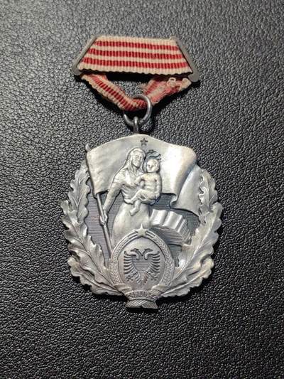 靖甫拍卖第七场 - 阿尔巴尼亚三级光荣母亲勋章