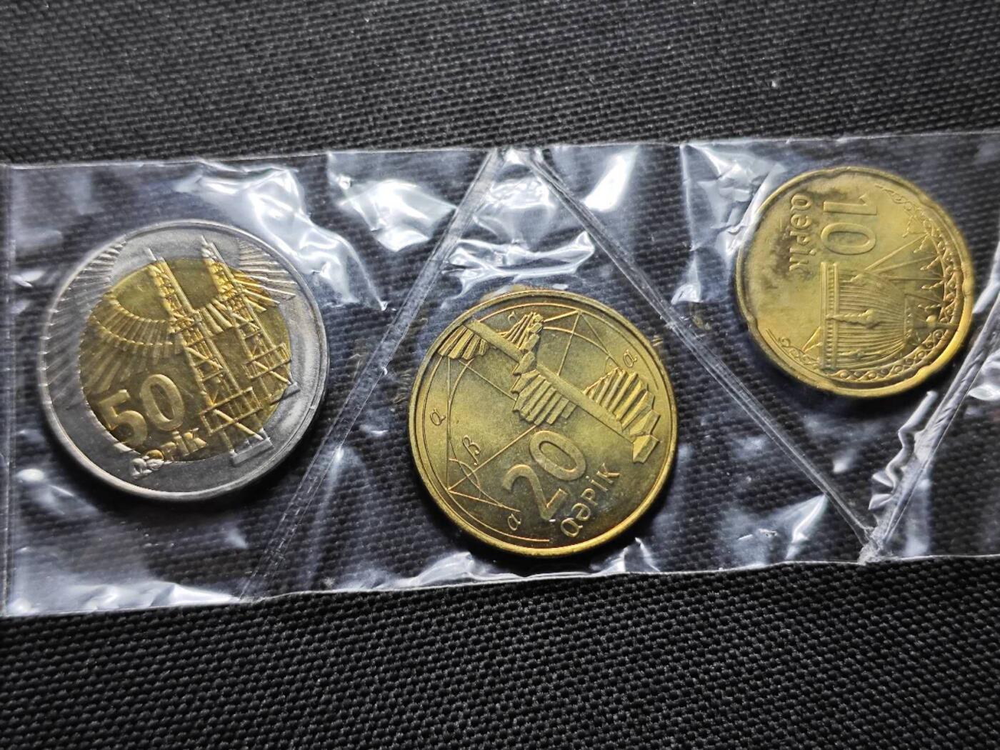 KK钱币收藏小铺   套币专场 2月预留时间 周末发货  阿塞拜疆大小面值一组