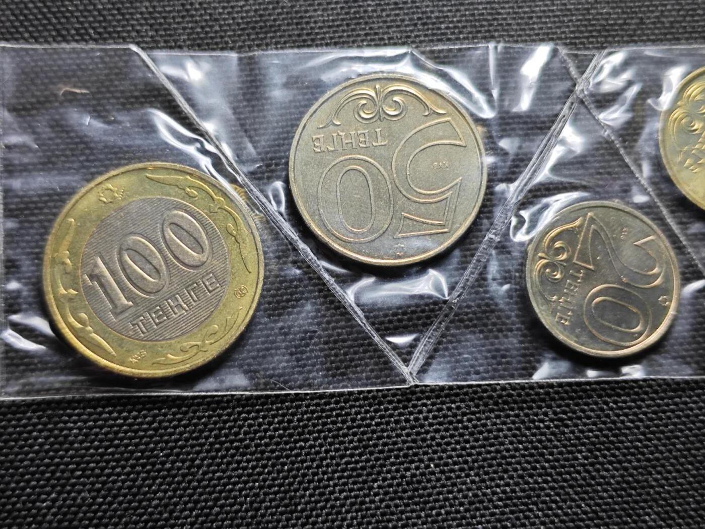 KK钱币收藏小铺   套币专场 2月预留时间 周末发货  哈萨克斯坦大小面值一组