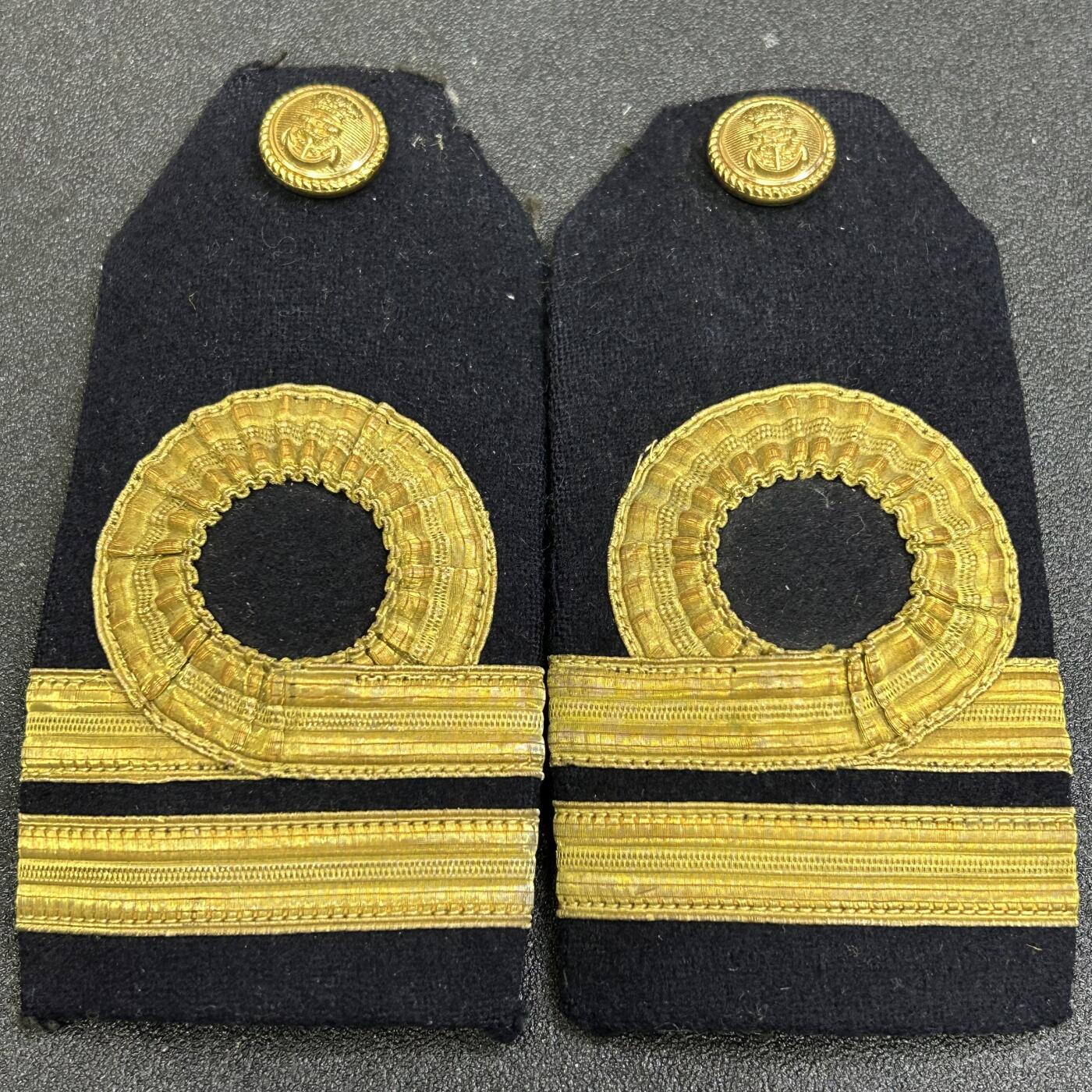 西秦中古拍卖第八十一期  英国皇家海军中校早期肩章