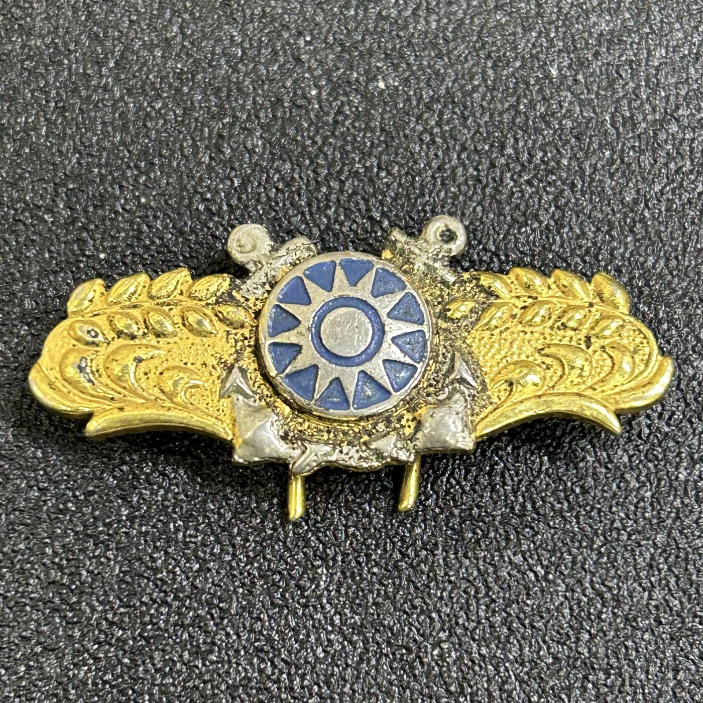 西秦中古拍卖第八十一期  民国海军军官学校荣誉徽章 少见早期版本