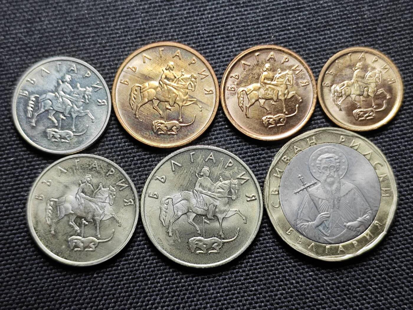 KK钱币收藏小铺   套币专场 2月预留时间 周末发货  保加利亚大小面值一套 好品