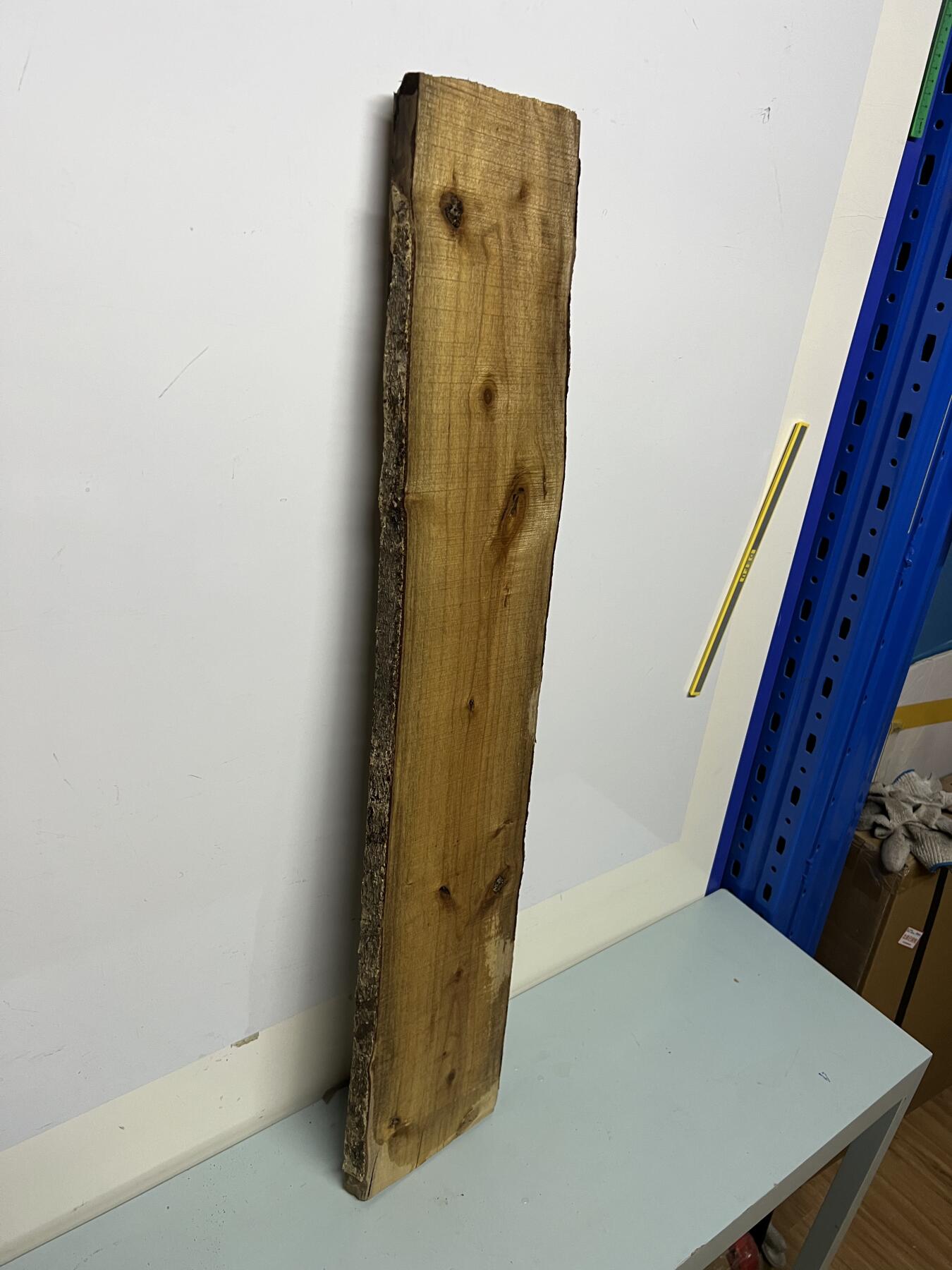 零元拍：NO.8金丝楠板子，无需打磨就已经金光闪闪。满金丝药香，尺寸约：86.5/15/2CM，天然原材料不可避免有裂有瑕疵，介意勿拍