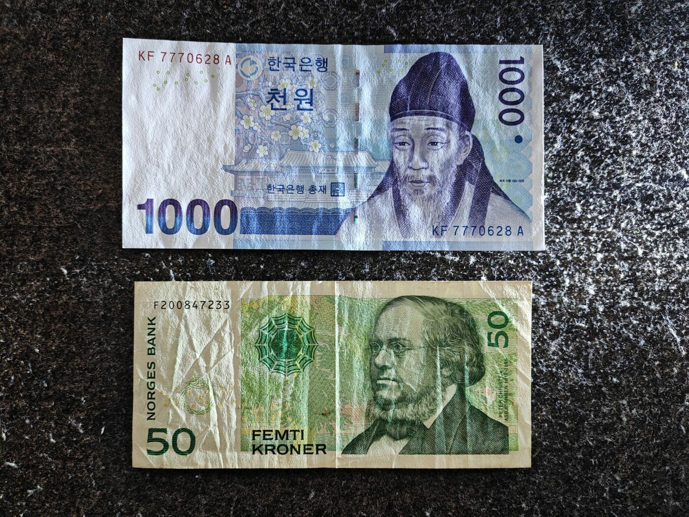 【礼羽收藏】🌏世界钱币拍卖第130期 (一组2张) 【旧票】韩国1000 + 挪威2015年50