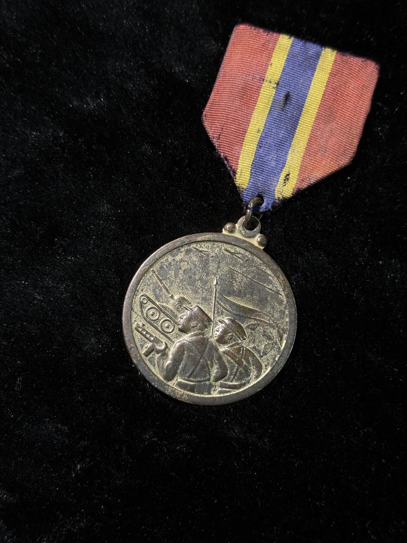 戎马世界章牌大赏，第112期 朝鲜祖国解放纪念奖章，70年代版本