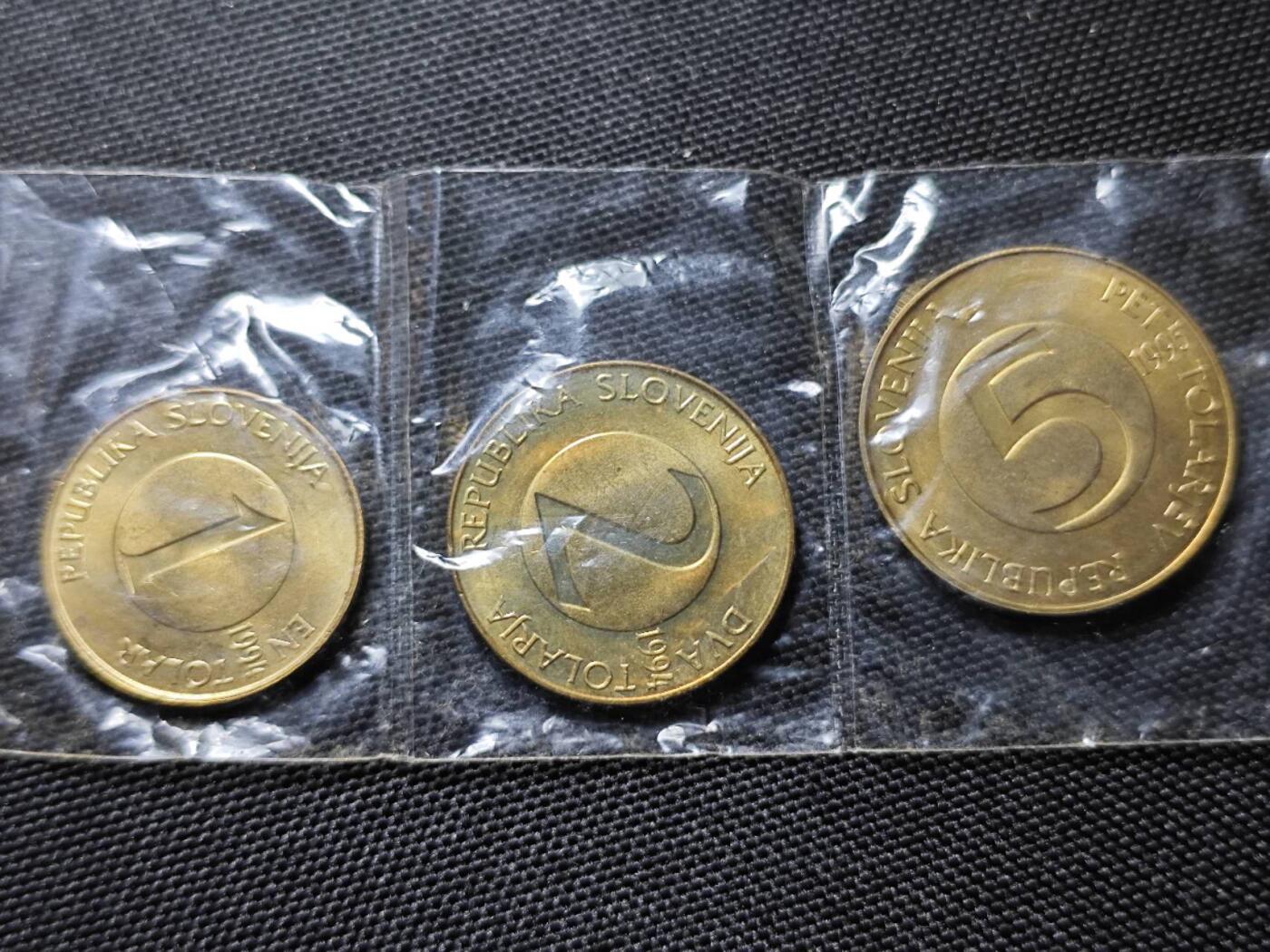 KK钱币收藏小铺   套币专场 2月预留时间 周末发货  斯洛文尼亚大小面值一组