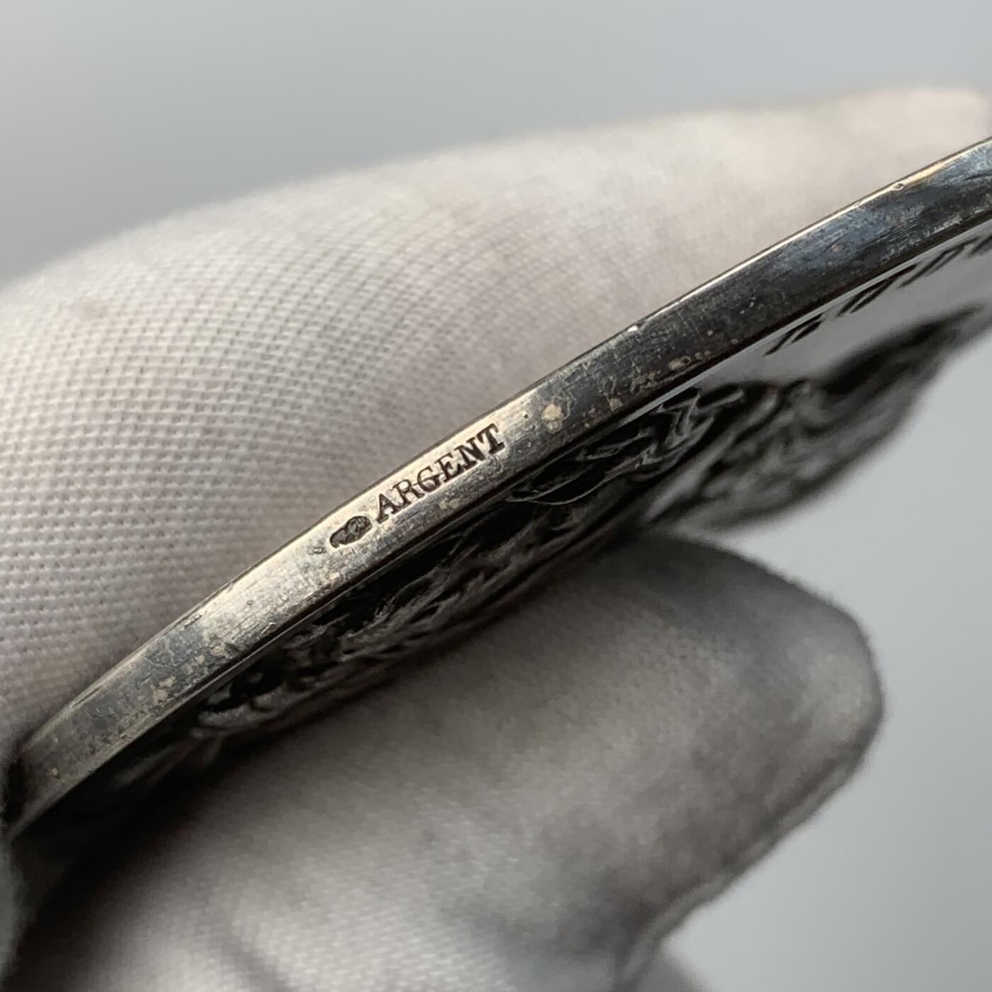 掌中浮雕-藏着的欧洲第056场 弃标重拍（1638年）法国路易十三大银章，背面拉丁文：将自身与王国，在圣母玛丽亚的护佑下，奉献给上帝。古董级藏品，71mm，128.3g，丰饶角边铭