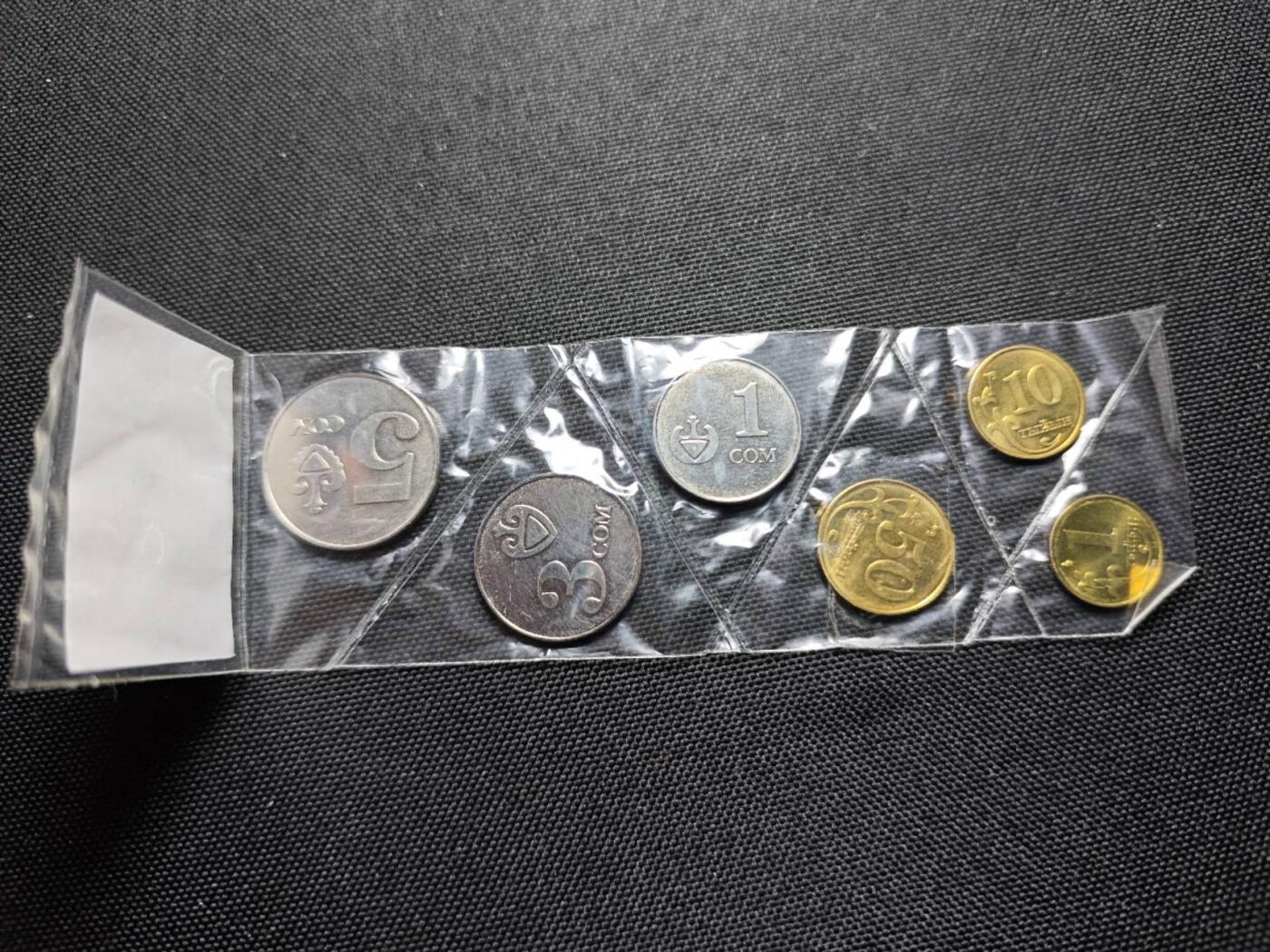 KK钱币收藏小铺   套币专场 2月预留时间 周末发货  吉尔吉斯斯坦大小面值一组