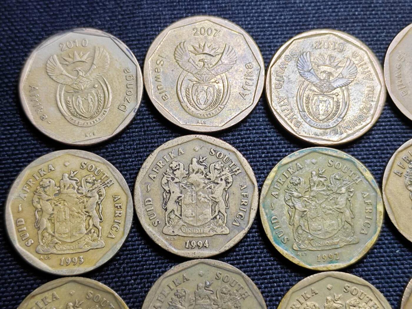 KK钱币收藏小铺   套币专场 2月预留时间 周末发货  南非50分 大小数字一组15枚