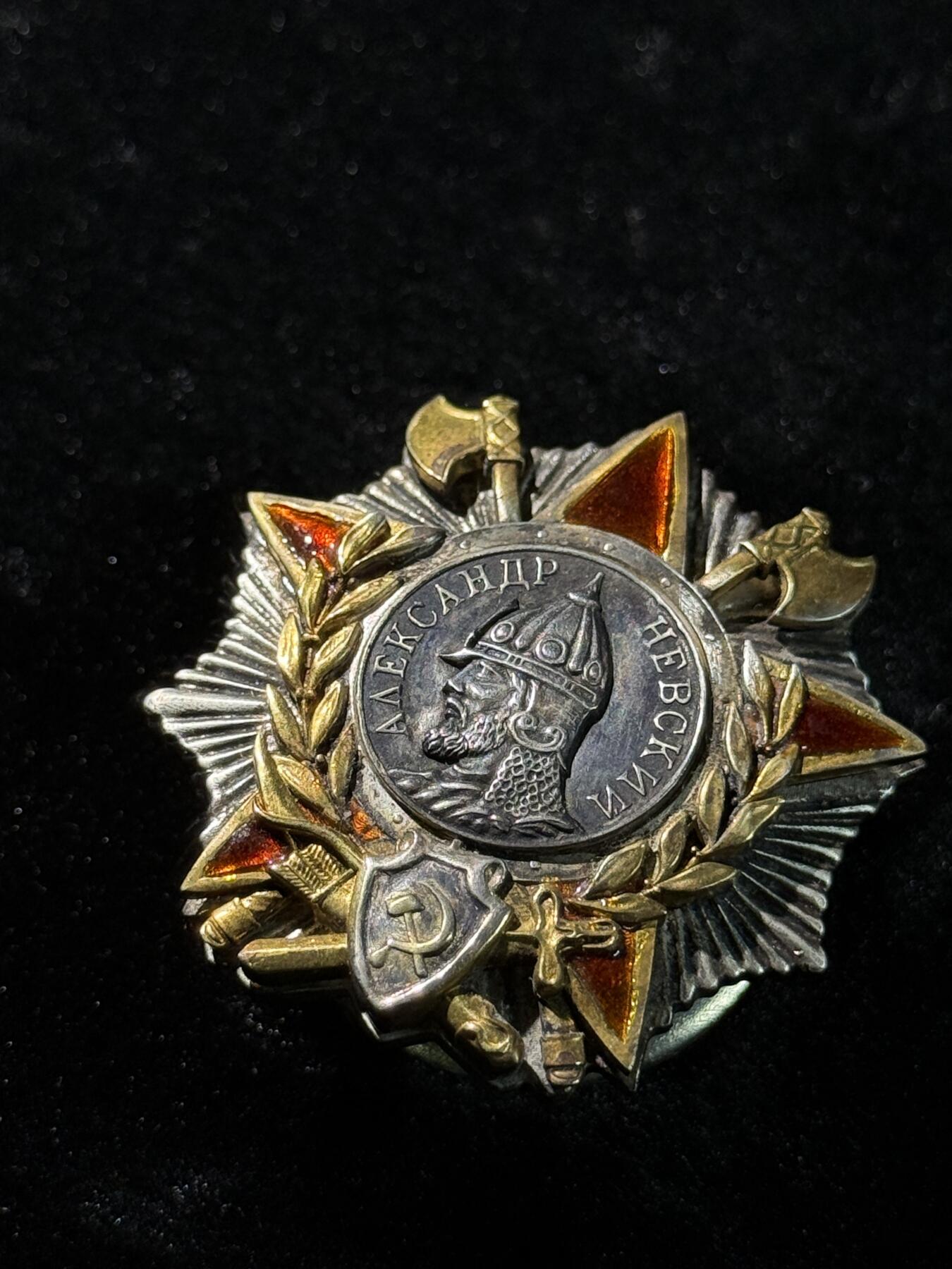 戎马世界章牌大赏，第112期 银制复刻亚历山大涅夫斯基勋章