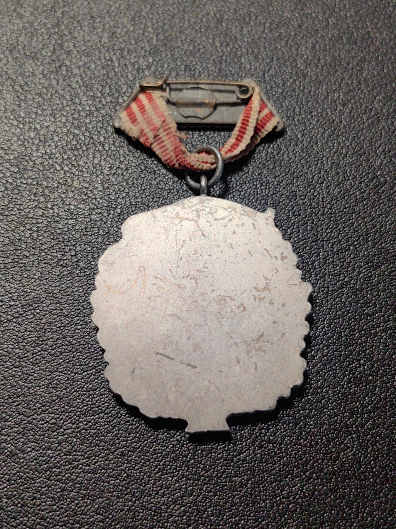 靖甫拍卖第七场 阿尔巴尼亚三级光荣母亲勋章