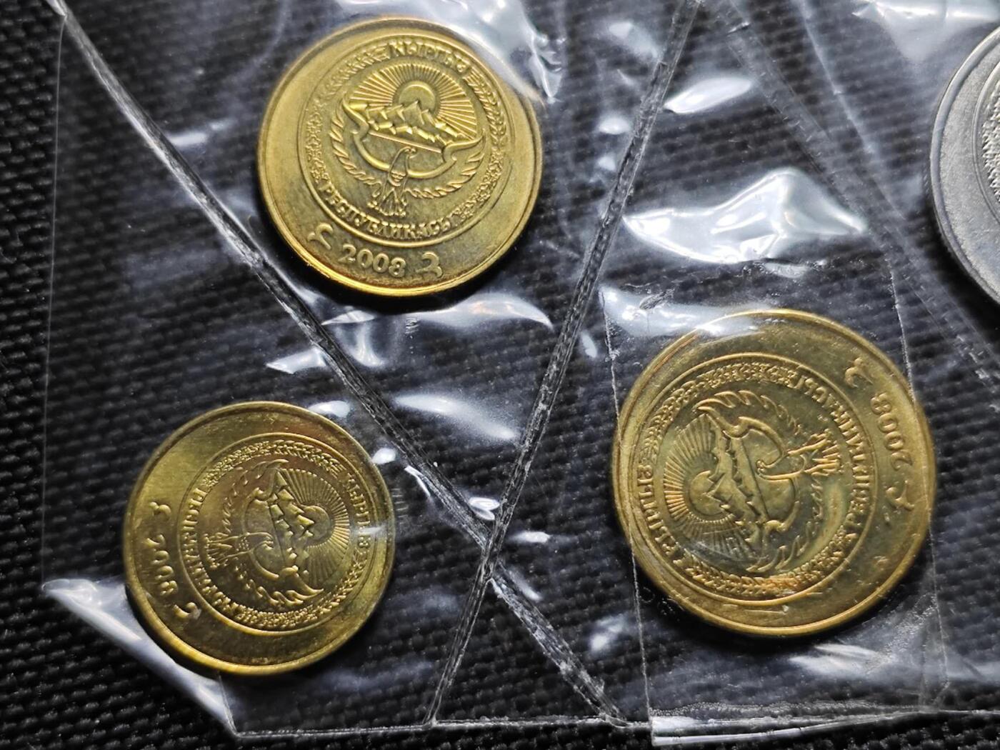 KK钱币收藏小铺   套币专场 2月预留时间 周末发货  吉尔吉斯斯坦大小面值一组
