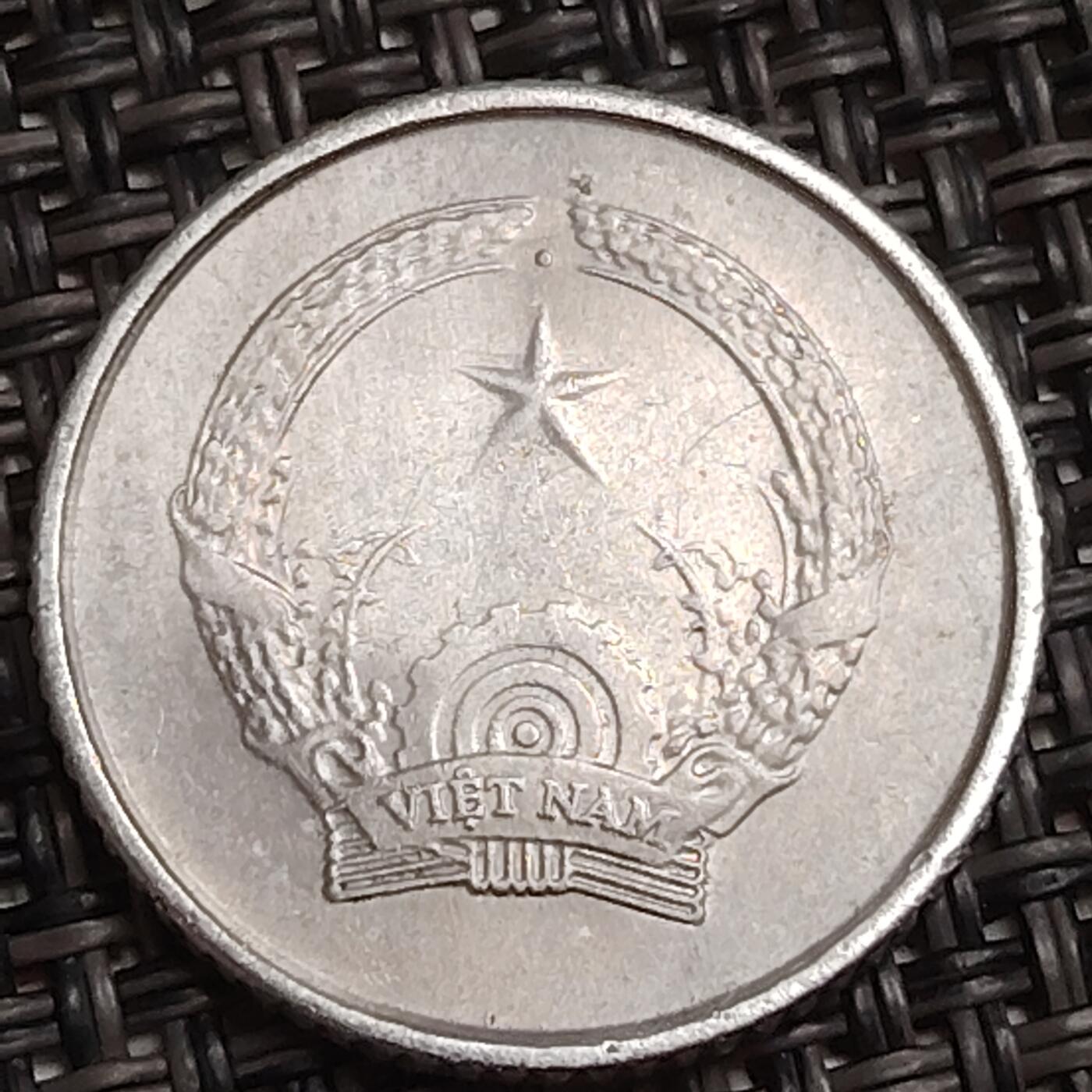 布加迪🐬～世界钱币(上海)🌾第 283 期 /  各国套币和散币 越南🇻🇳 1976年 2毫 原光好品