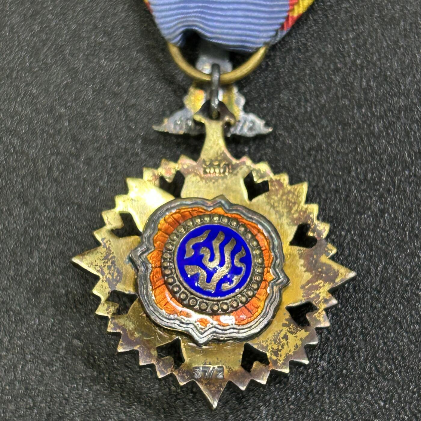 西秦中古拍卖第八十一期  泰国骑士级王冠勋章 银制 带银标