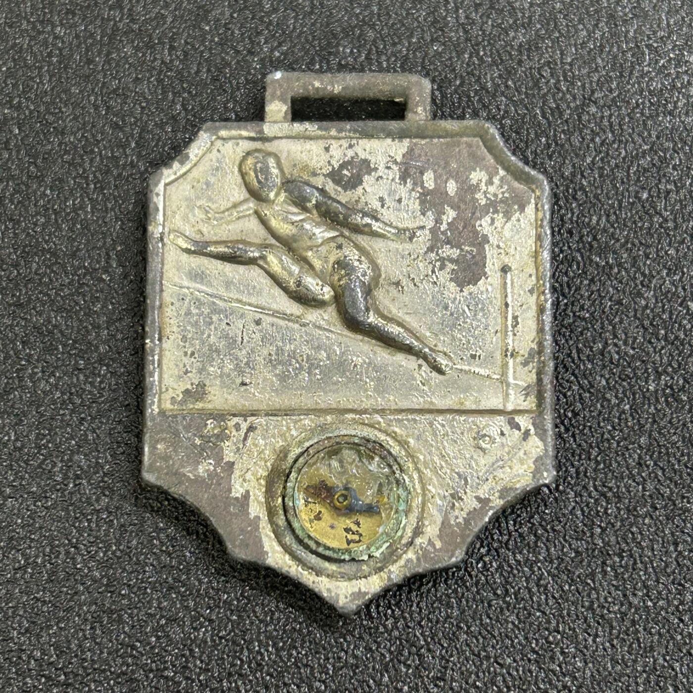 西秦中古拍卖第八十一期  不忘历史·抗战收藏 日本明治～大正时代体育运动大会奖章 带指南针 大型