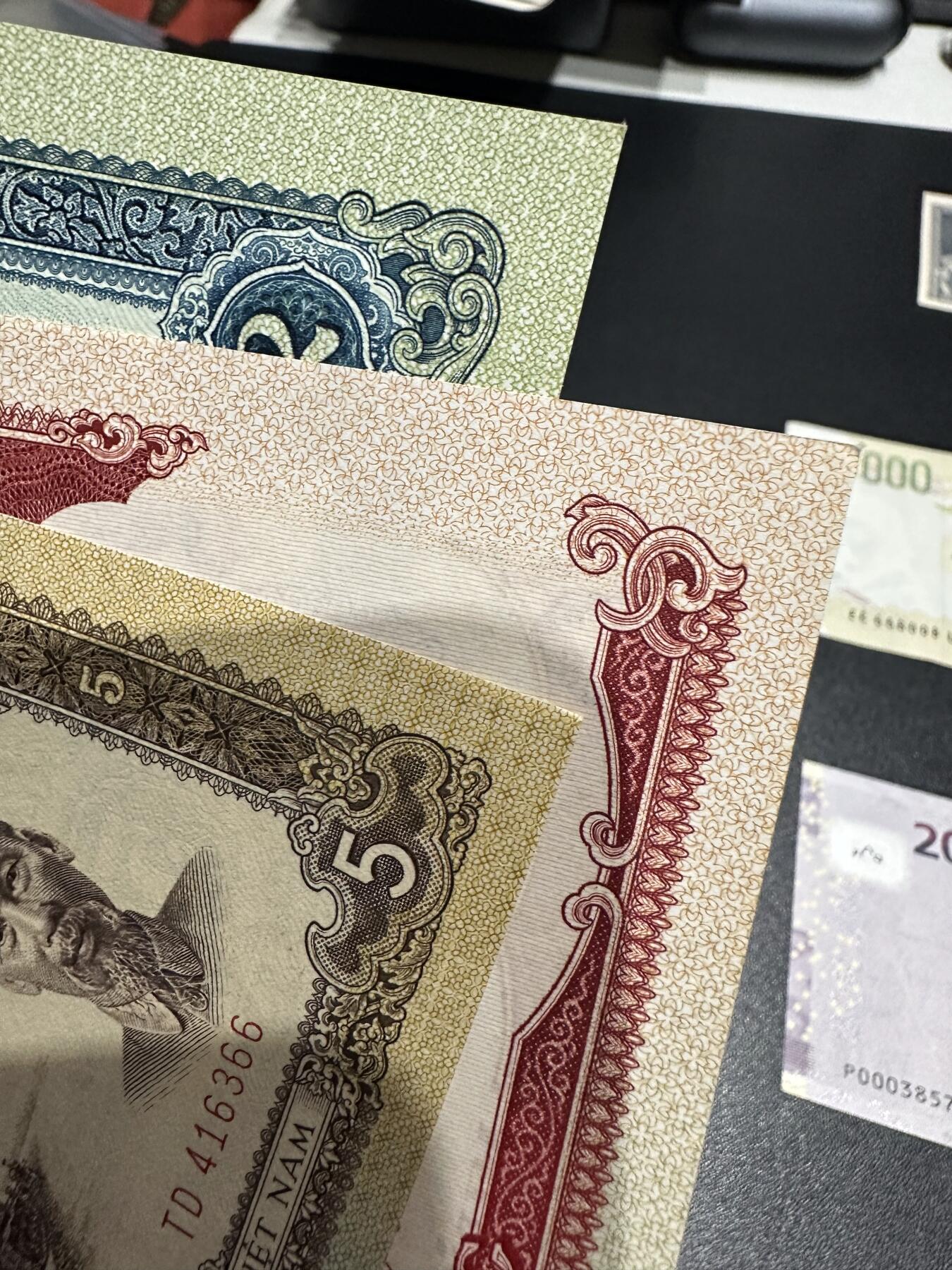 《外钞收藏家》第六百二十期（畅拍场）（长期征集拍品、欢迎藏友们联系合作） 越南1-10盾 四张一起 全新 但角不绝 尾607