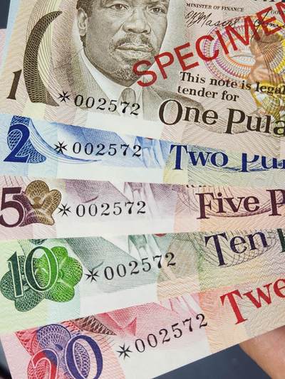 3月25号晚上8点 外国纸币自动截拍第45场 - 博茨瓦纳 1976年1-20普拉 首签名1 ，同号全套样票，全新UNC