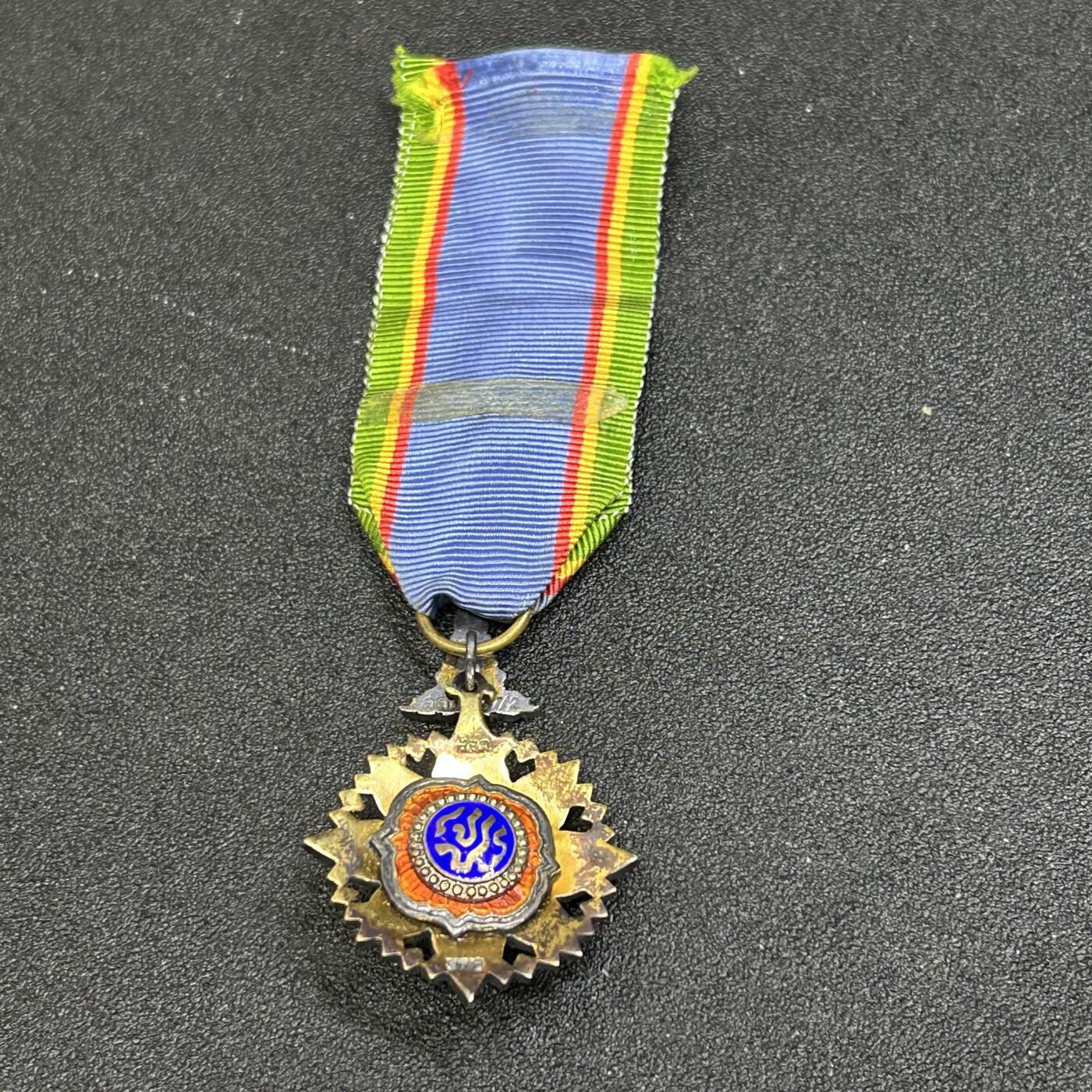 西秦中古拍卖第八十一期  泰国骑士级王冠勋章 银制 带银标