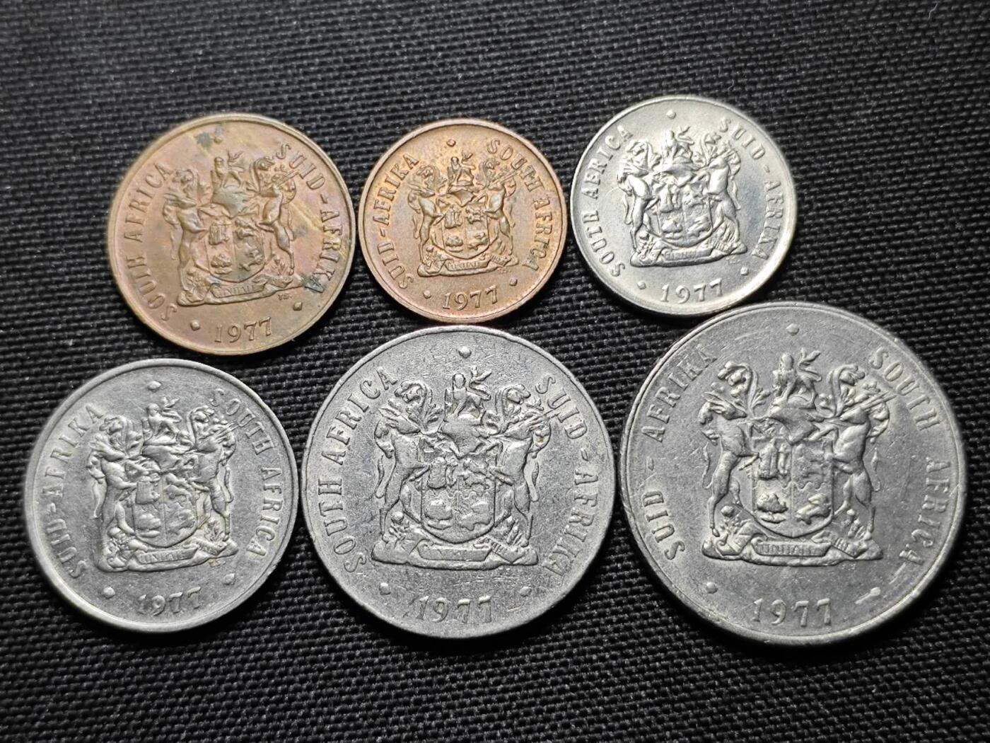 KK钱币收藏小铺   套币专场 2月预留时间 周末发货  1977南非大小面值清年套