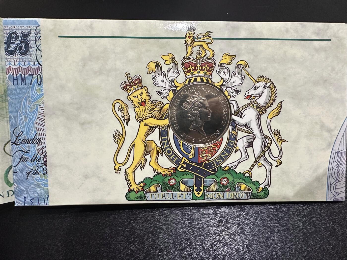 《外钞收藏家》第六百二十期（畅拍场）（长期征集拍品、欢迎藏友们联系合作） 皇家造币厂与英格兰银行出品 E序列5英镑纸币+5镑28克 925银币一起