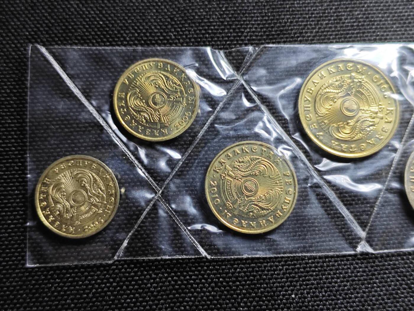 KK钱币收藏小铺   套币专场 2月预留时间 周末发货  哈萨克斯坦大小面值一组