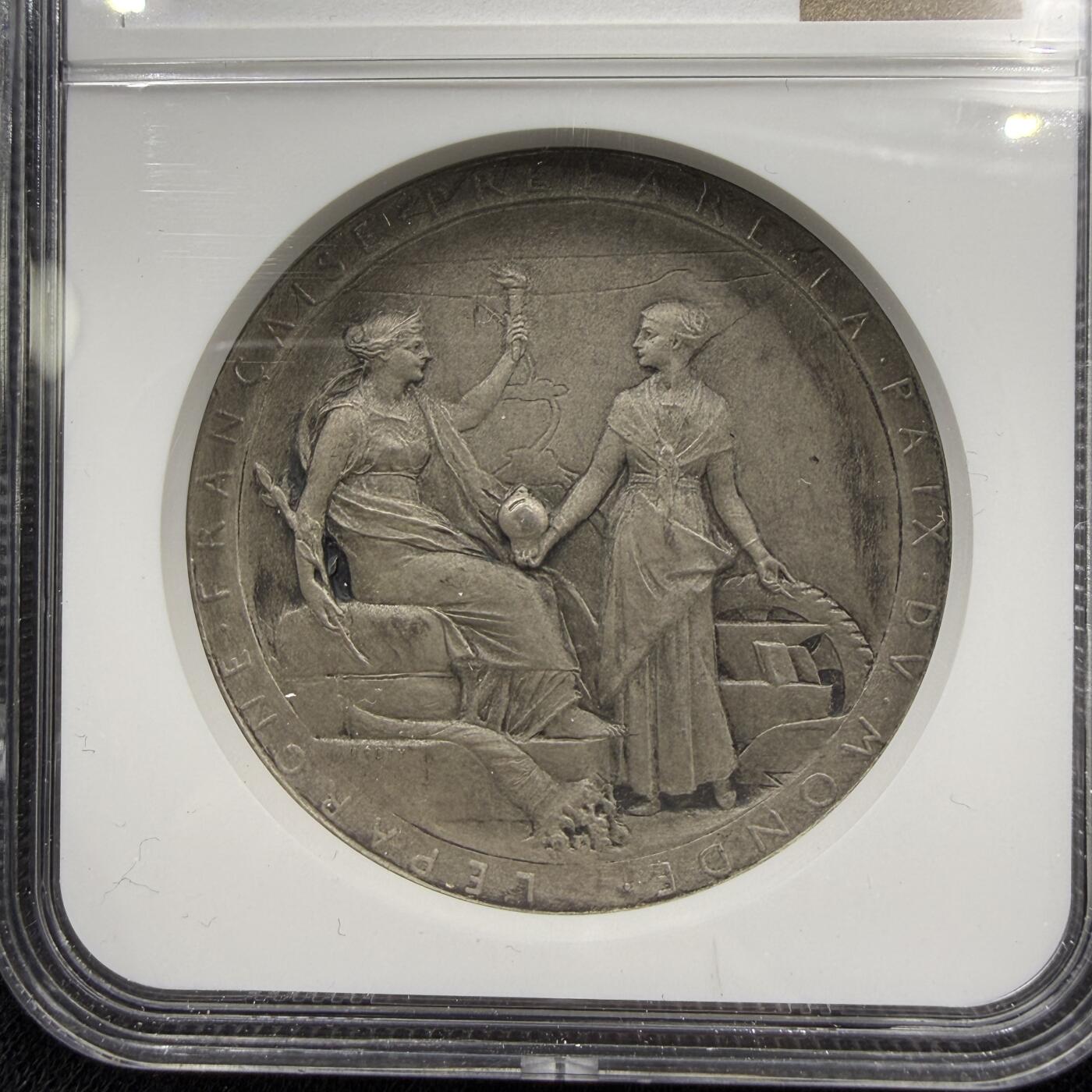 「木头集藏」“春启藏心”——章牌精品专场 O.Roty～法国苏伊士运河开通纪念银章 MS64 ，直径：42mm，大师经典， 品相很好，同款收藏佳品。