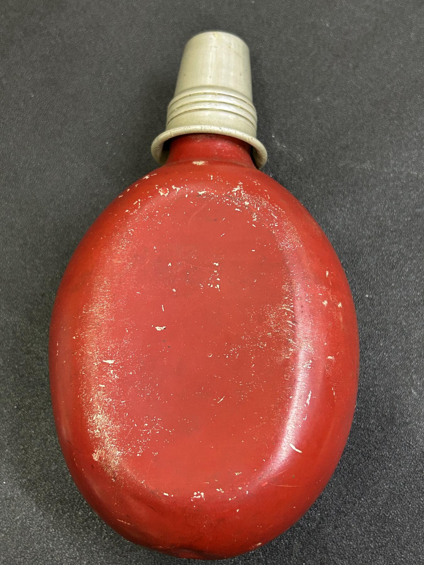 西秦中古拍卖第八十一期  不忘历史·抗战收藏 抗战时期 日本军官将校水壶 带指南针壶盖