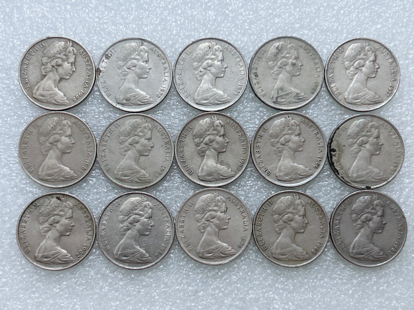 第一海外回流一元起拍收藏 散集专场  第305期 澳大利亚10分硬币 15枚 花冠女王版