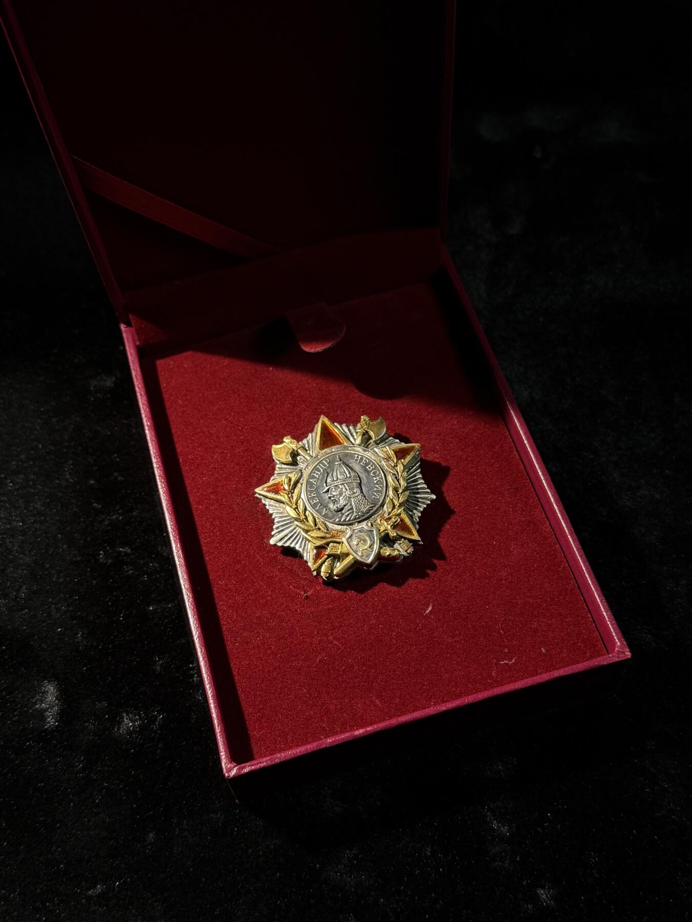 戎马世界章牌大赏，第112期 银制复刻亚历山大涅夫斯基勋章