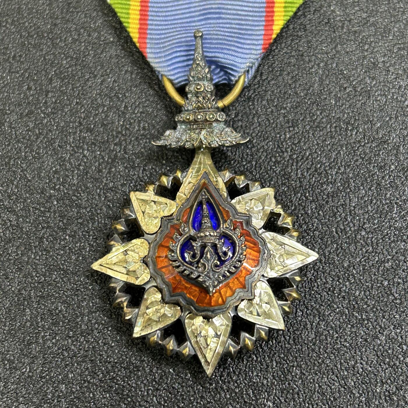 西秦中古拍卖第八十一期  泰国骑士级王冠勋章 银制 带银标