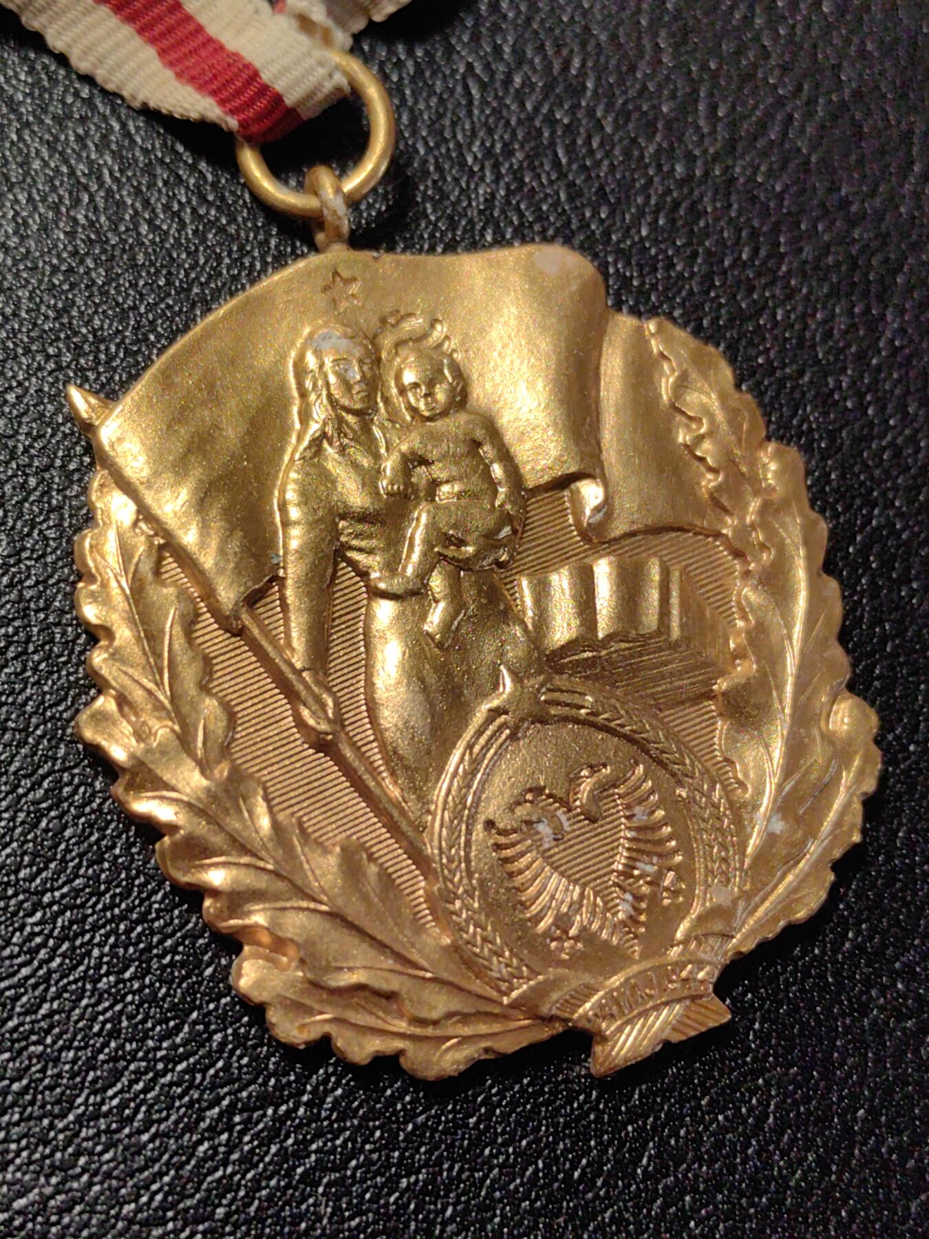 靖甫拍卖第七场 阿尔巴尼亚一级光荣母亲勋章