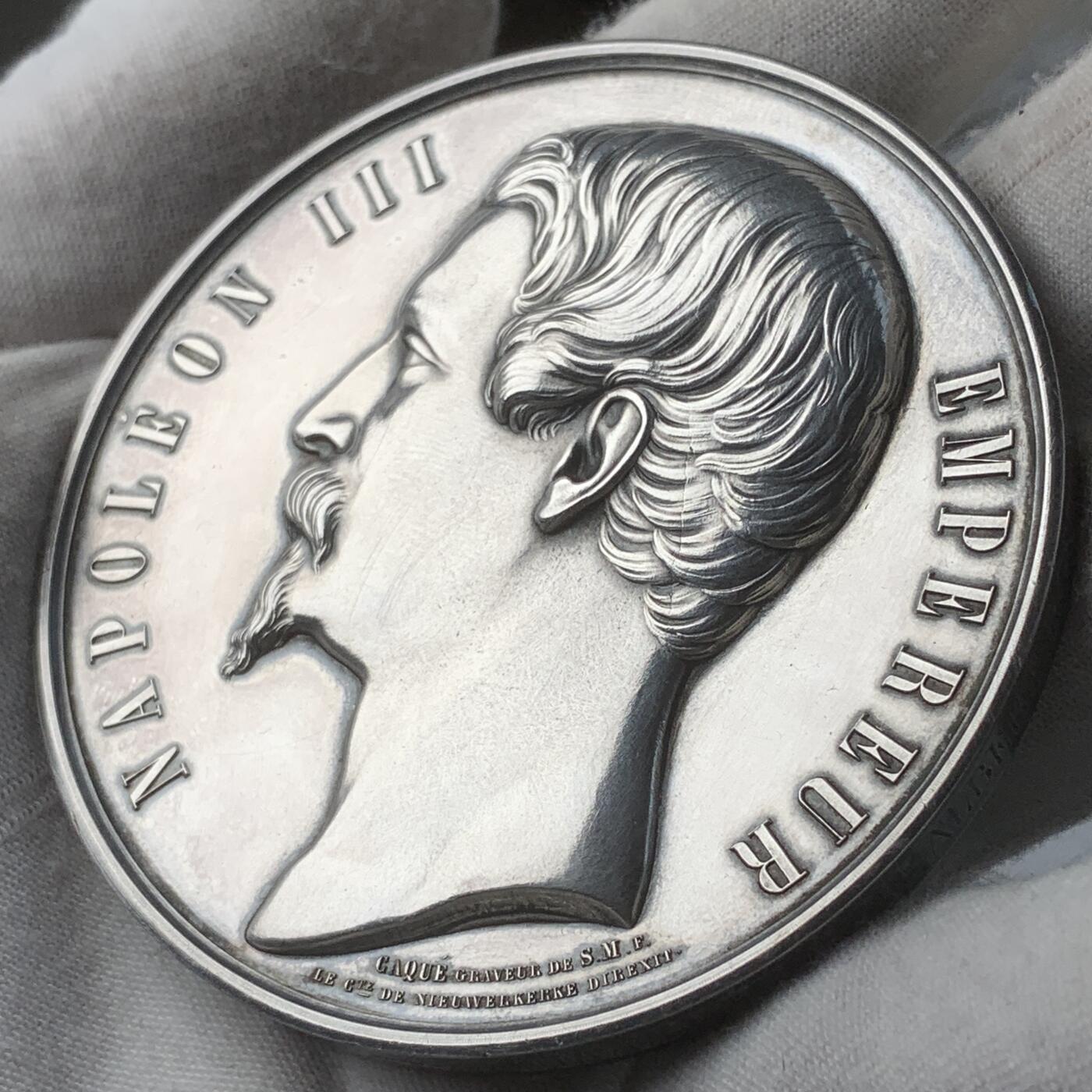 掌中浮雕-藏着的欧洲第056场 1863年法国马赛商会大银章，74mm，225.5g，原盒变形有破损