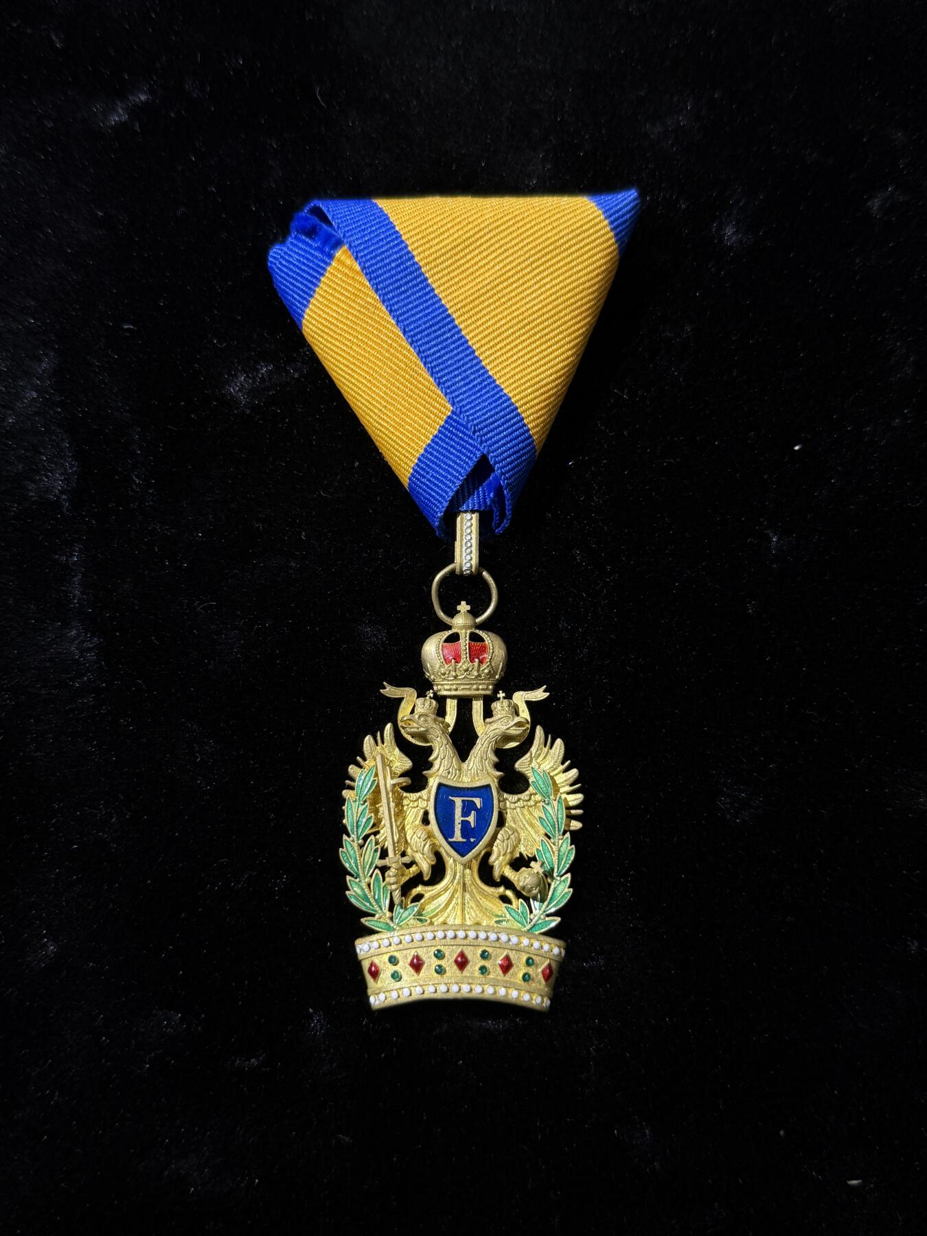 戎马世界章牌大赏，第112期 铁皇冠勋章，铜制复刻