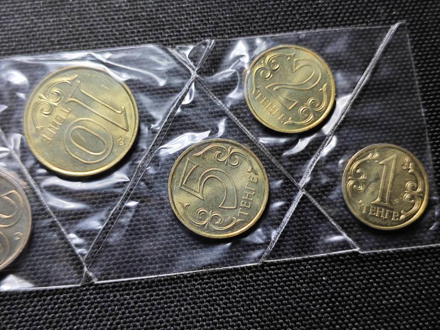 KK钱币收藏小铺   套币专场 2月预留时间 周末发货  哈萨克斯坦大小面值一组