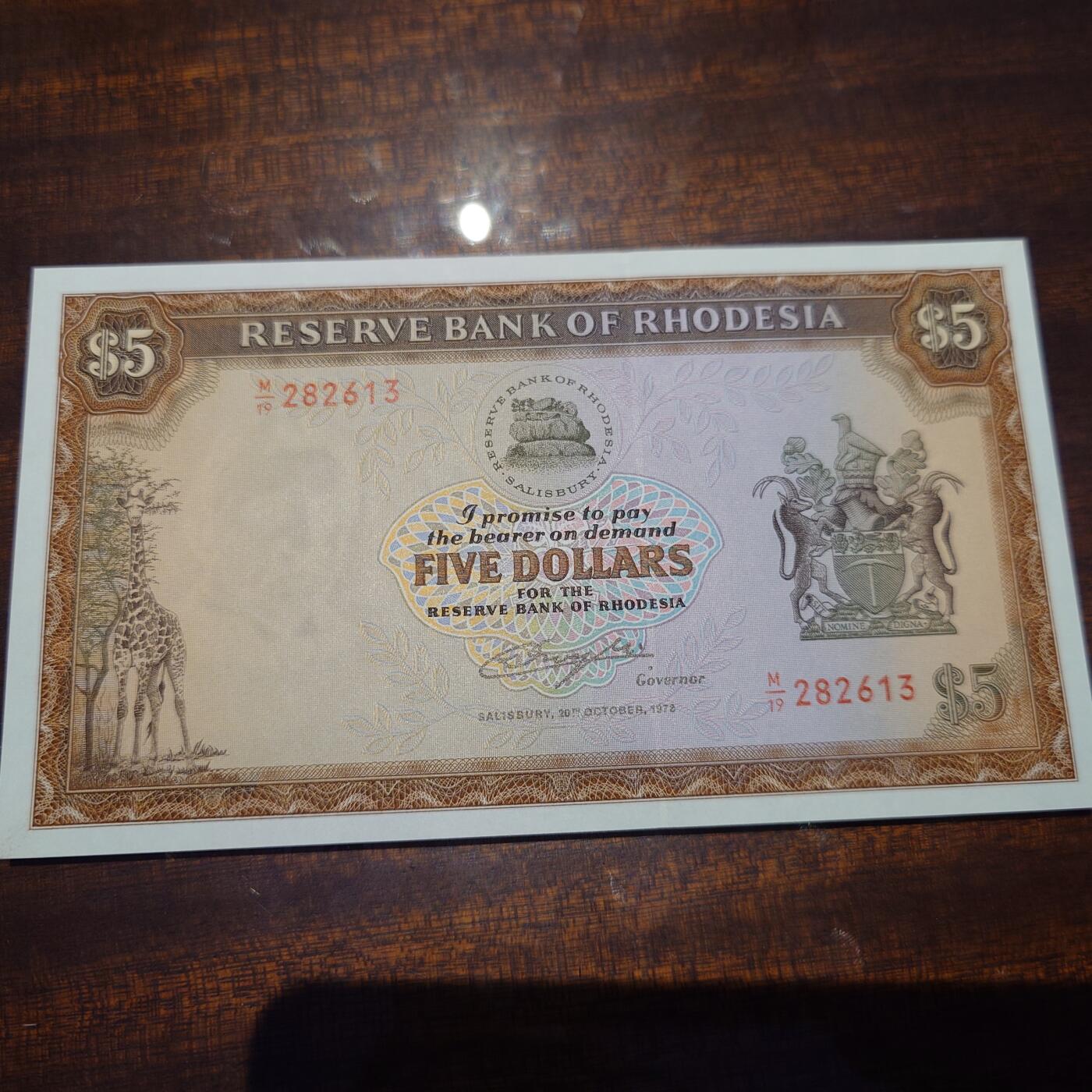 世界钱币～微拍第241期暨2026年第22期  部分新货（群里挑剩）陆续上架 1978年罗德西亚5元 全新绝品无47尾号613（精心挑选正反面居中都很好）