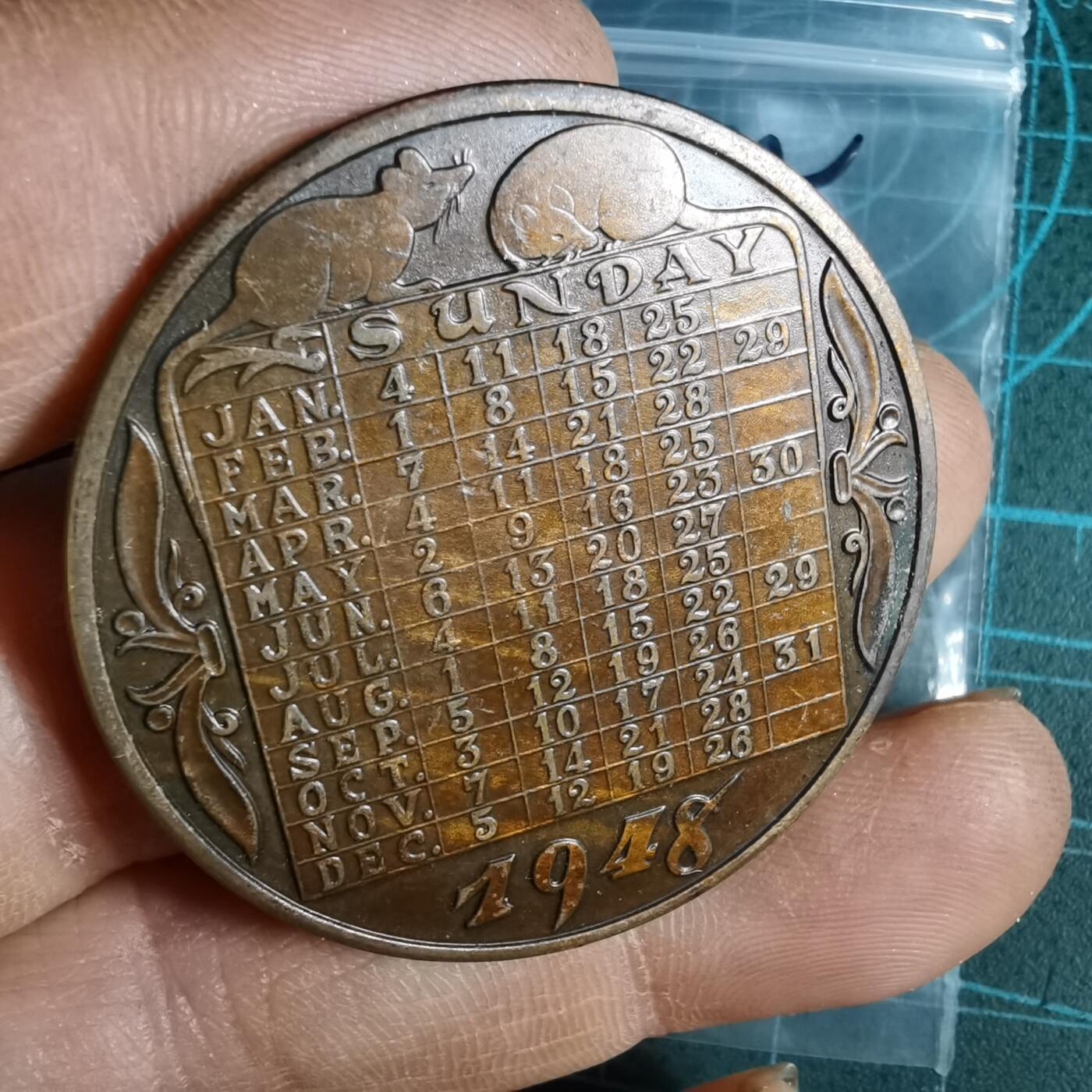 沼泽如烟--第1033场 1948年纪念章带日历