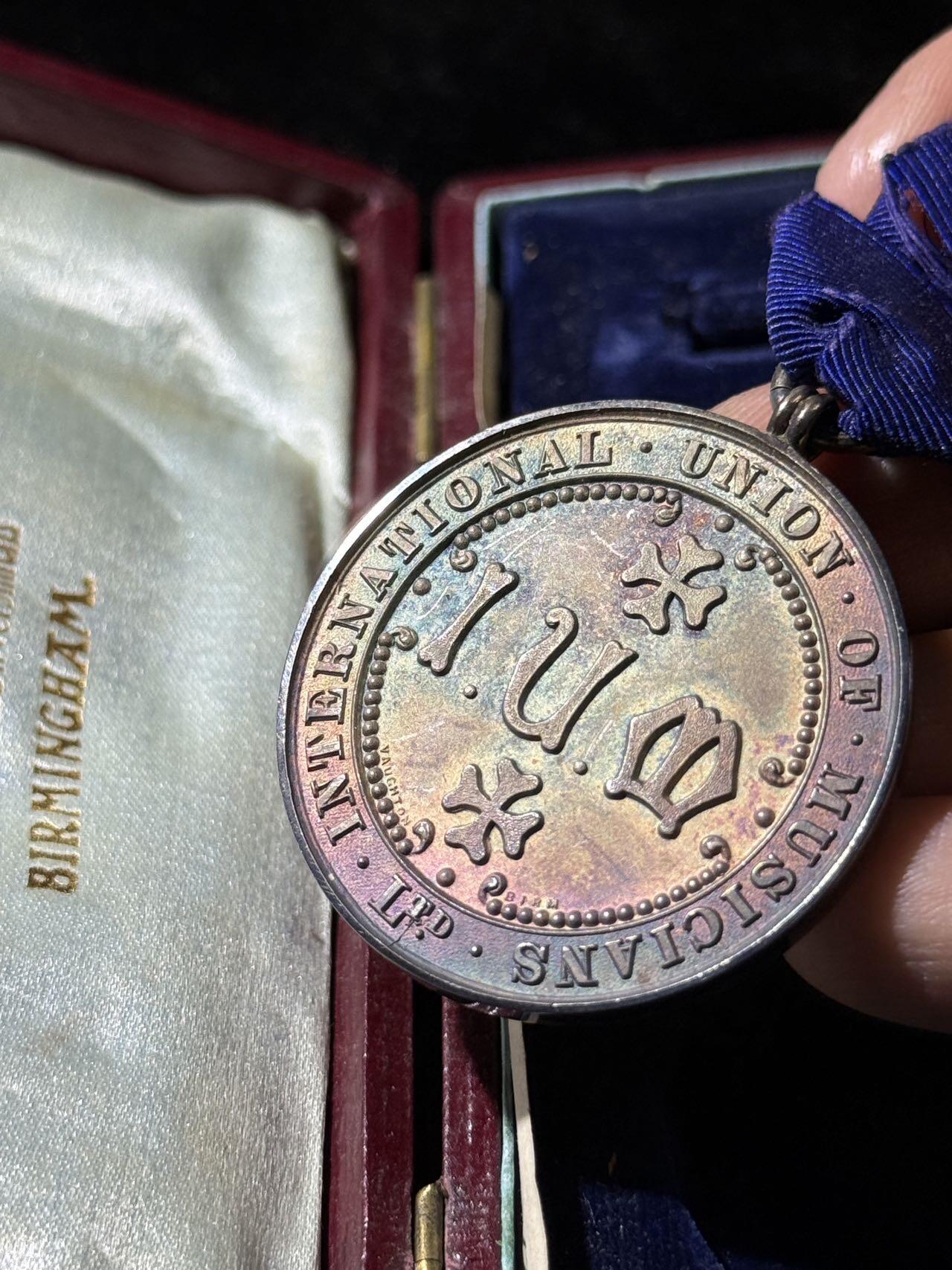 戎马世界章牌大赏，第112期 英国奖章，银制，极品包浆