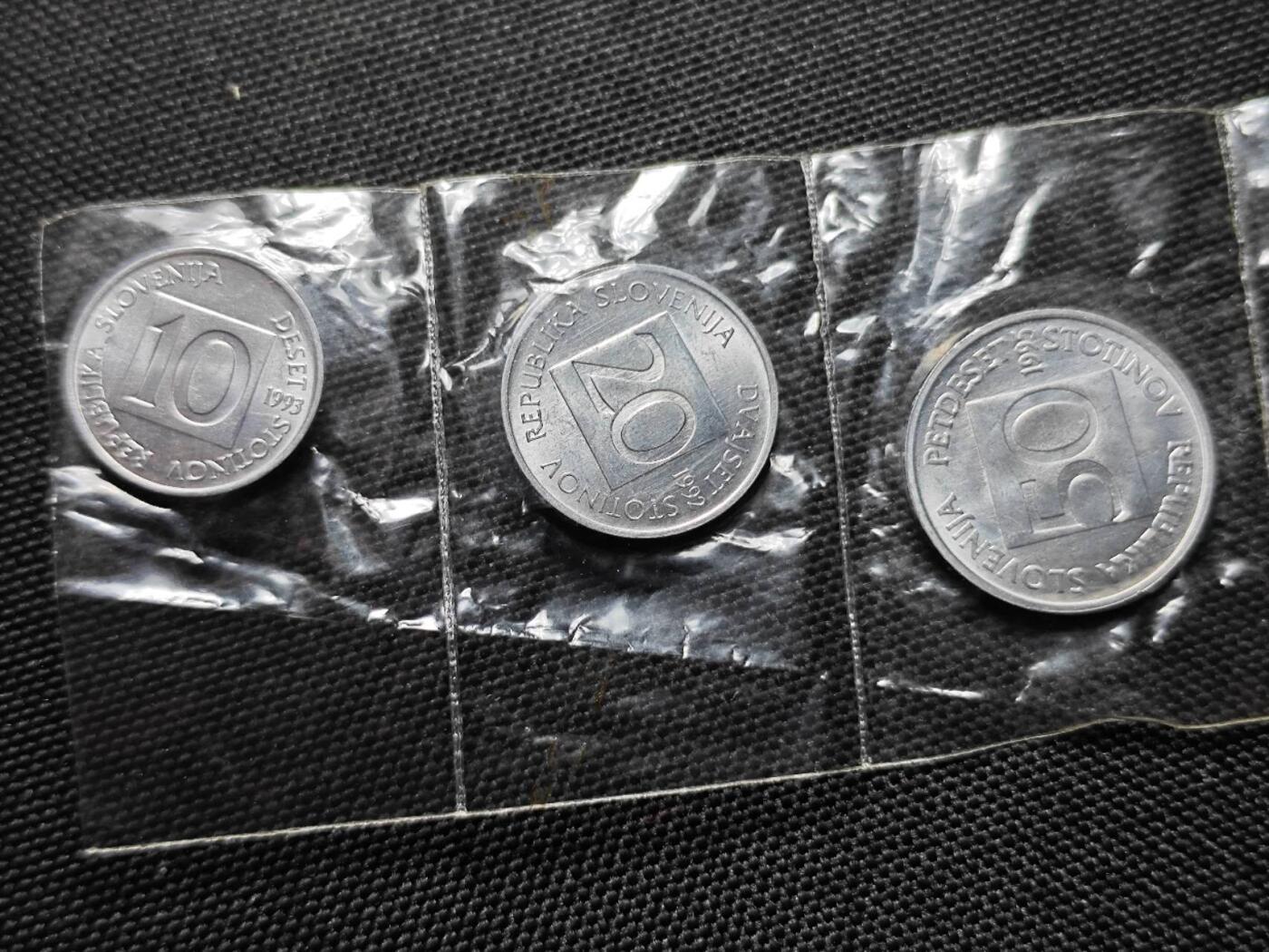 KK钱币收藏小铺   套币专场 2月预留时间 周末发货  斯洛文尼亚大小面值一组