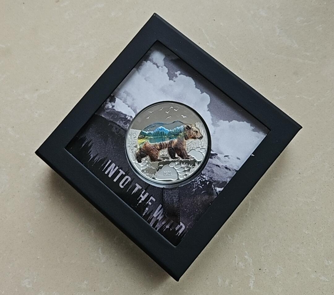 【币将精彩】世界钱币拍卖（2026-4-1） 蒙古2021年荒野系列熊彩色银币 999银2盎司，直径50毫米，带证书包装。
